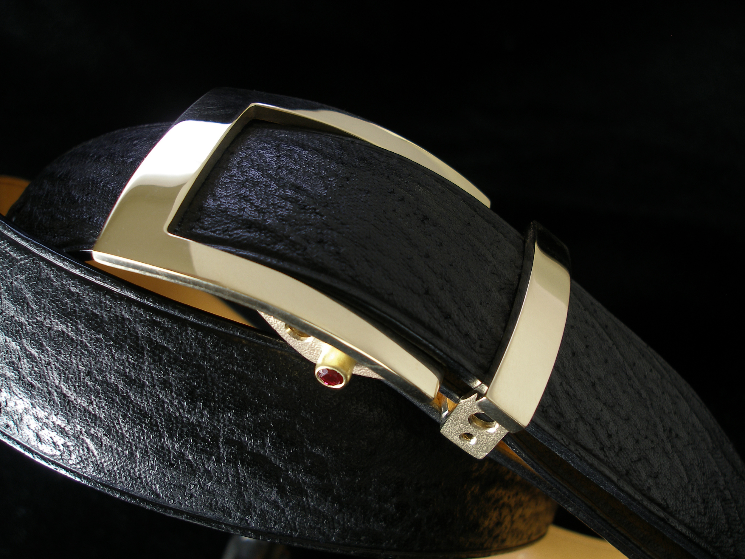 T-2 BUCKLE IN 14K GOLD WITH RUBY MOUNTS