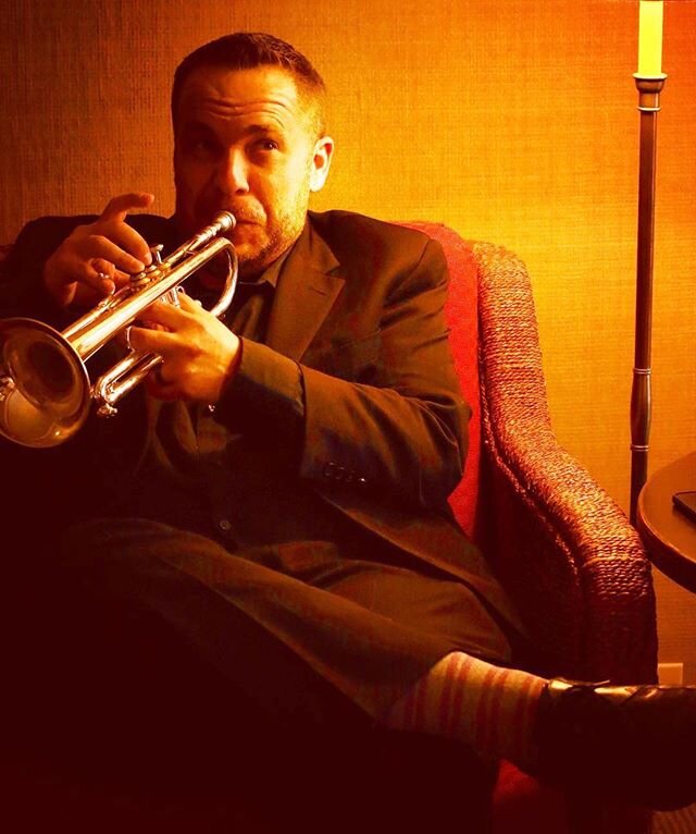 We&rsquo;re 💭 thinking about the next album. 2020 is going to be full of trumpets. #Repost @waltisbadical
・・・
Nothing quite like a hotel warm-up #trumpet #warmup 📸: @themichellesimonsen .
.
.
#trumpet #brass #musician #lamusician #stomvibros #stomv