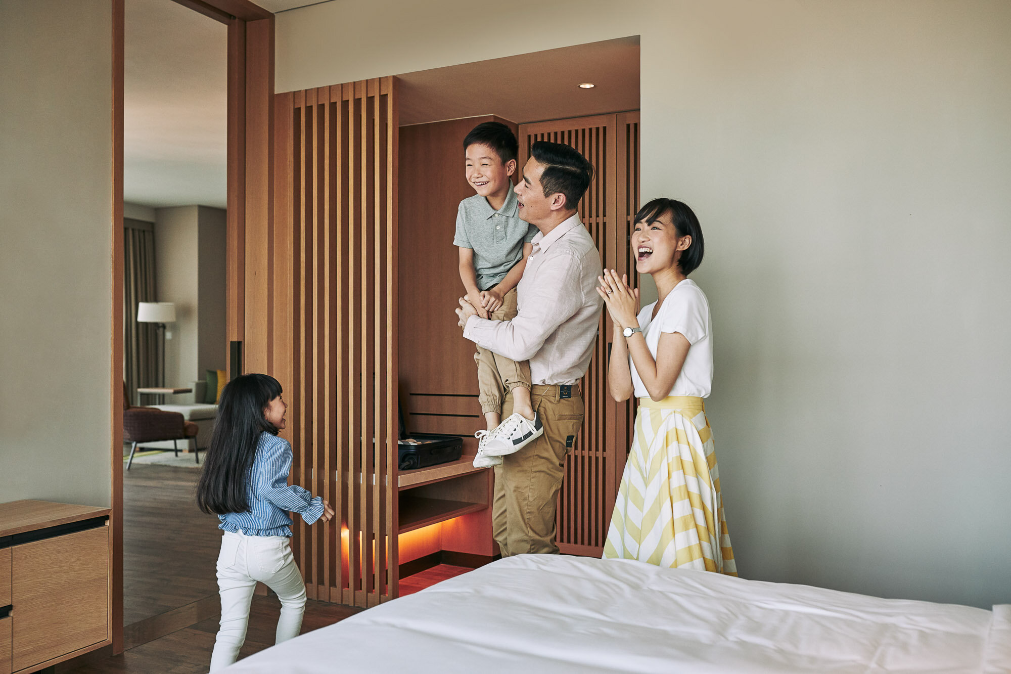 World-of-Hyatt-Leisure-Travelers-Room-Family-Entering-Room-Excited.jpg