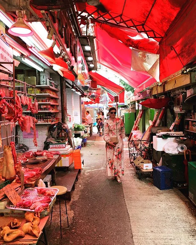 I absolutely love Hong Kong.
It&rsquo;s so vibrant and filled with juxtapositions. One of my favourite things to do here is head straight to the wet markets. After a dynamic meeting today talking all things bar, restaurants and rooms, we headed to Kowloon wet markets.

#kowloon #wetmarkets #hongkong #research #fooddesign #restaurantdesign #concepts #interiordesign #melissacollison #travels
