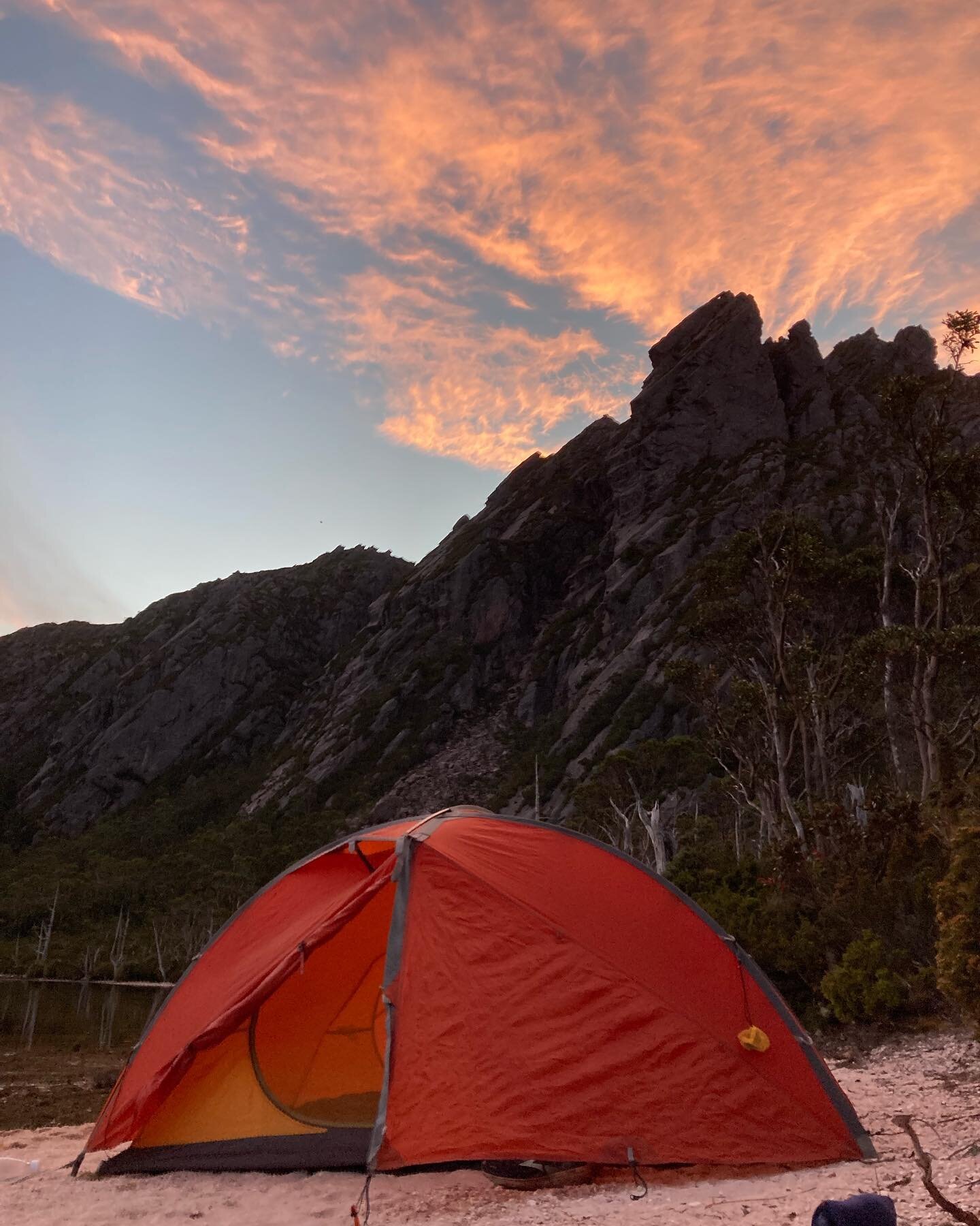 One of my favourite spots! Tassie you are amazing! If only I had a decent sleeping mat and bag 😉🏕☀️@seatosummitaustralia @findyourfeet @tasmania Lake Rhona