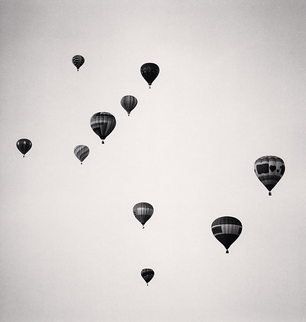 Wander through the skies of memories with Mom this Mother&rsquo;s Day, thanks to Michael Kenna&rsquo;s beautiful hot air balloons. 

Miachel Kenna. Ten Balloons, Albuquerque, New Mexico, USA. 1993

#michaelkenna #blackandwhite #photography #newmexico