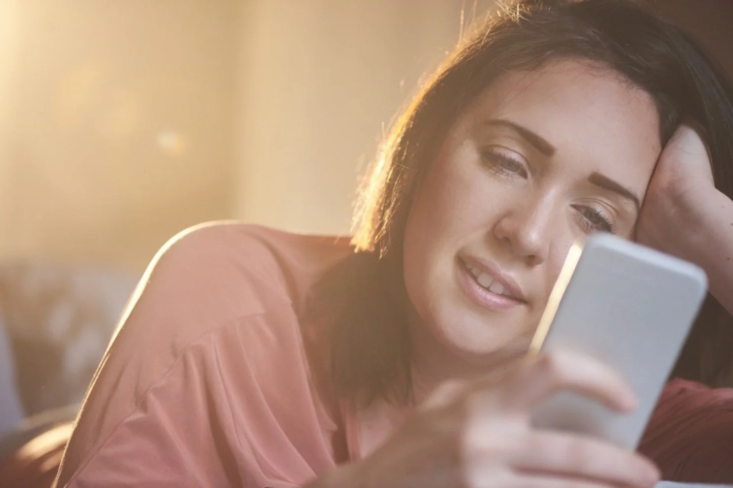 How to Meet Women Online Without Being on a Dating Site