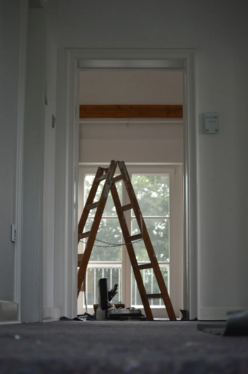 ladder use.jpg