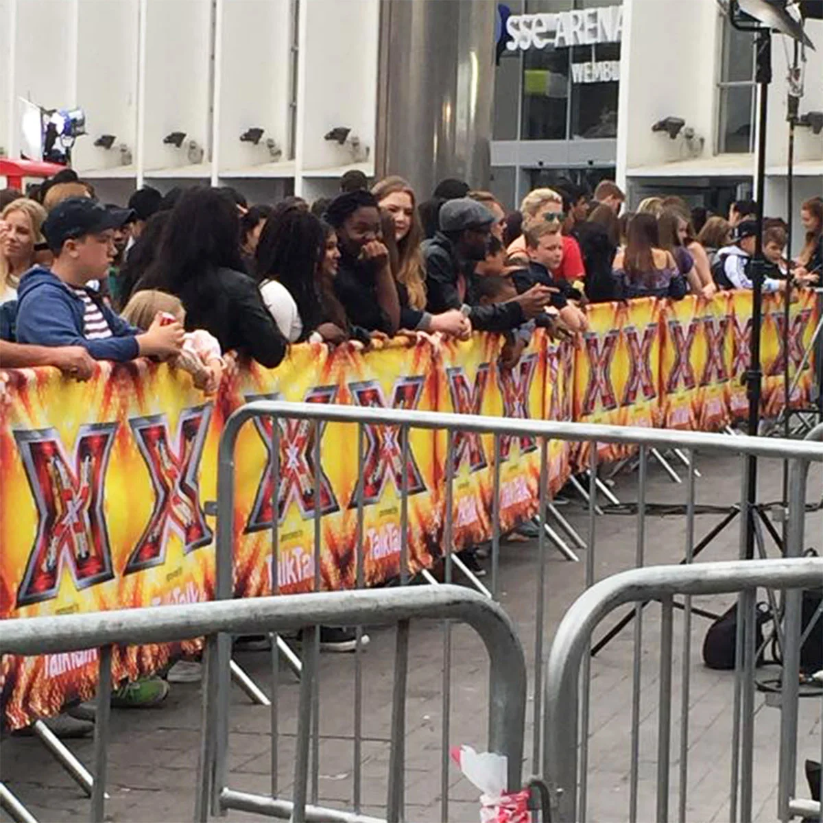 crowd_barrier_xFactor_side.jpg