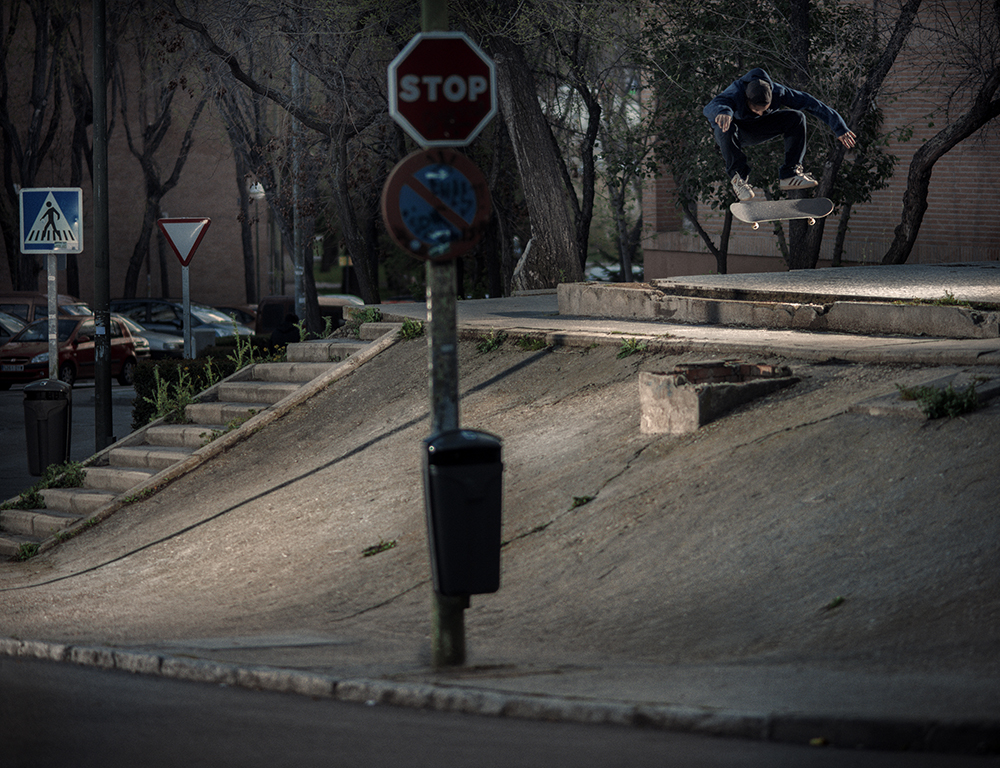 MADRID13_BennyFairfax_Nollie Flip into bank.jpg