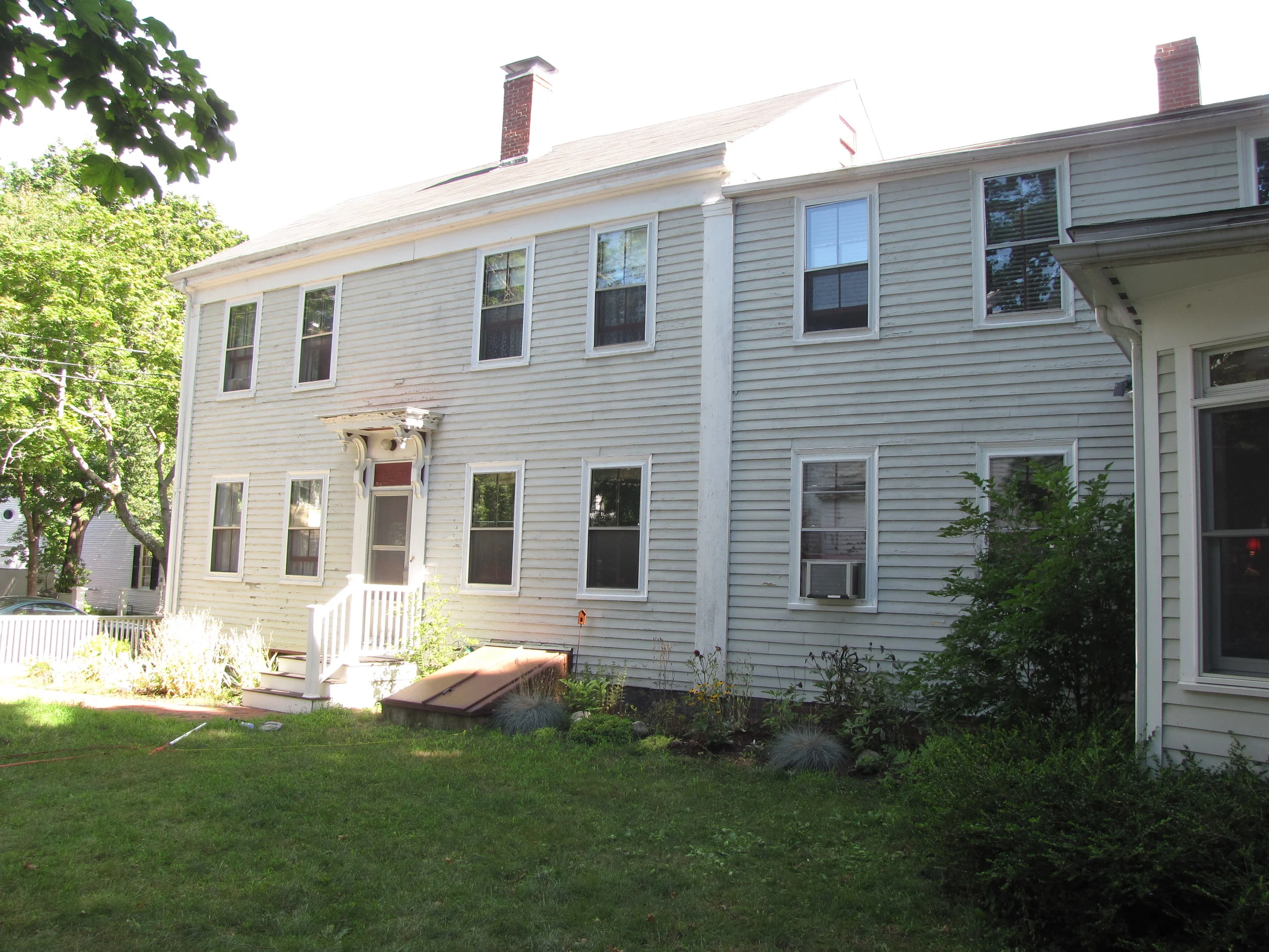 9 parsons street, yard side.jpg