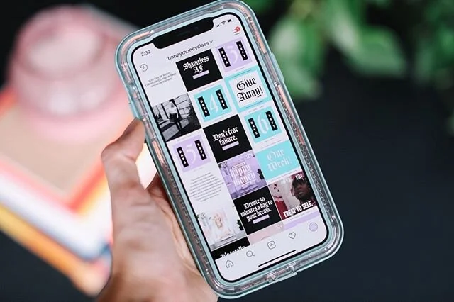 Do you use any apps to schedule out your social posts? I've been using @hootsuite for a while and really like it (other than the fact you can't lay out posts via image gallery like some other apps). I LOVE that Hootsuite can post directly to Instagra