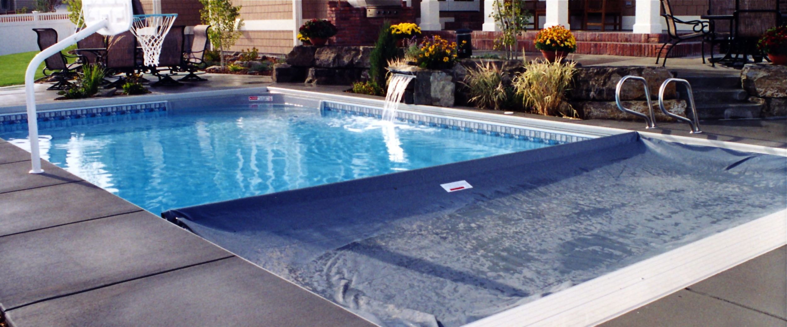 UG system on VL pool with flush deck lid.jpg
