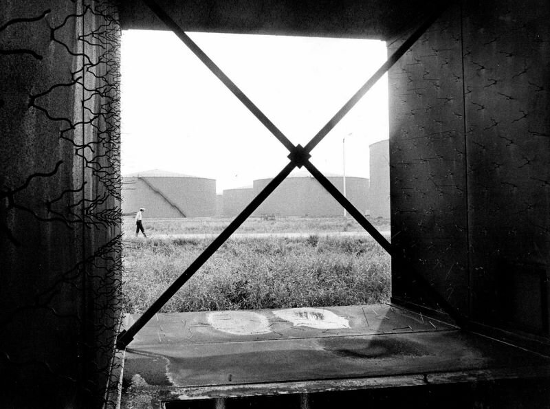 Rusting remains of refinery equipment. (Echo Newsapers).jpg