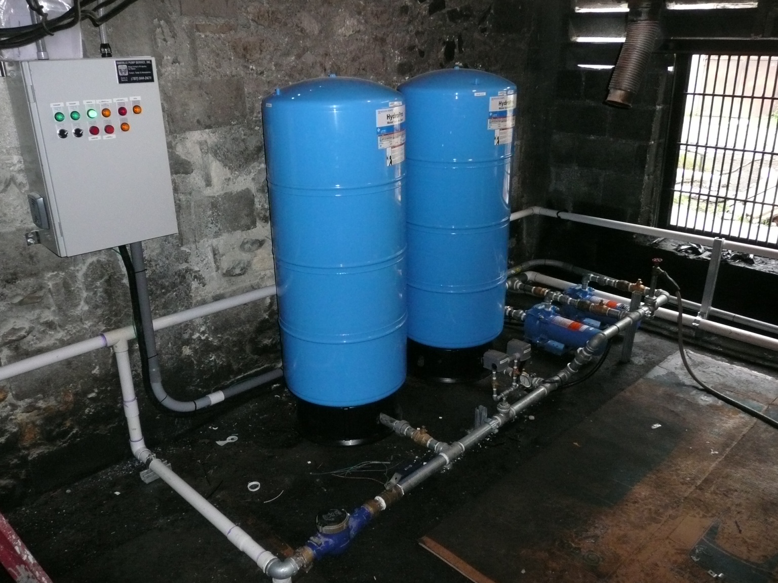  Redundant pumping system for pure water at&nbsp;Hopital Adventiste d'Haiti in Port-Au-Prince. 