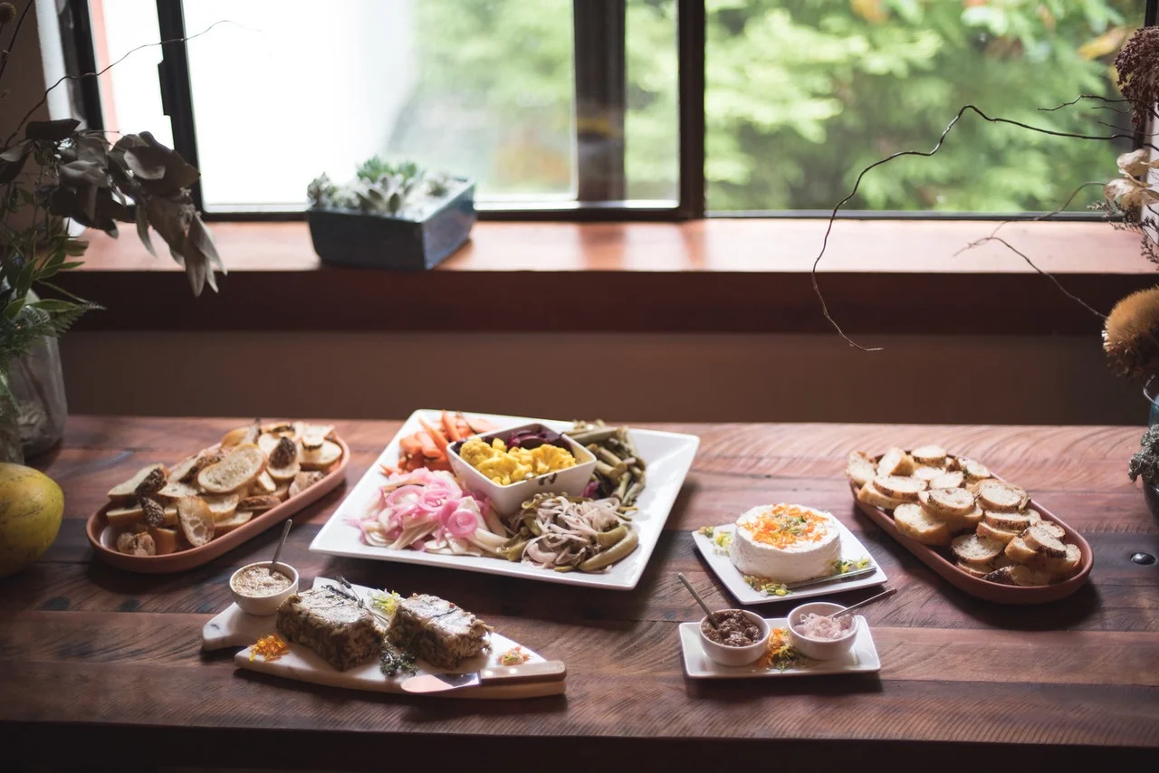 Appetizers Galore Photo by Adriane White Photography 