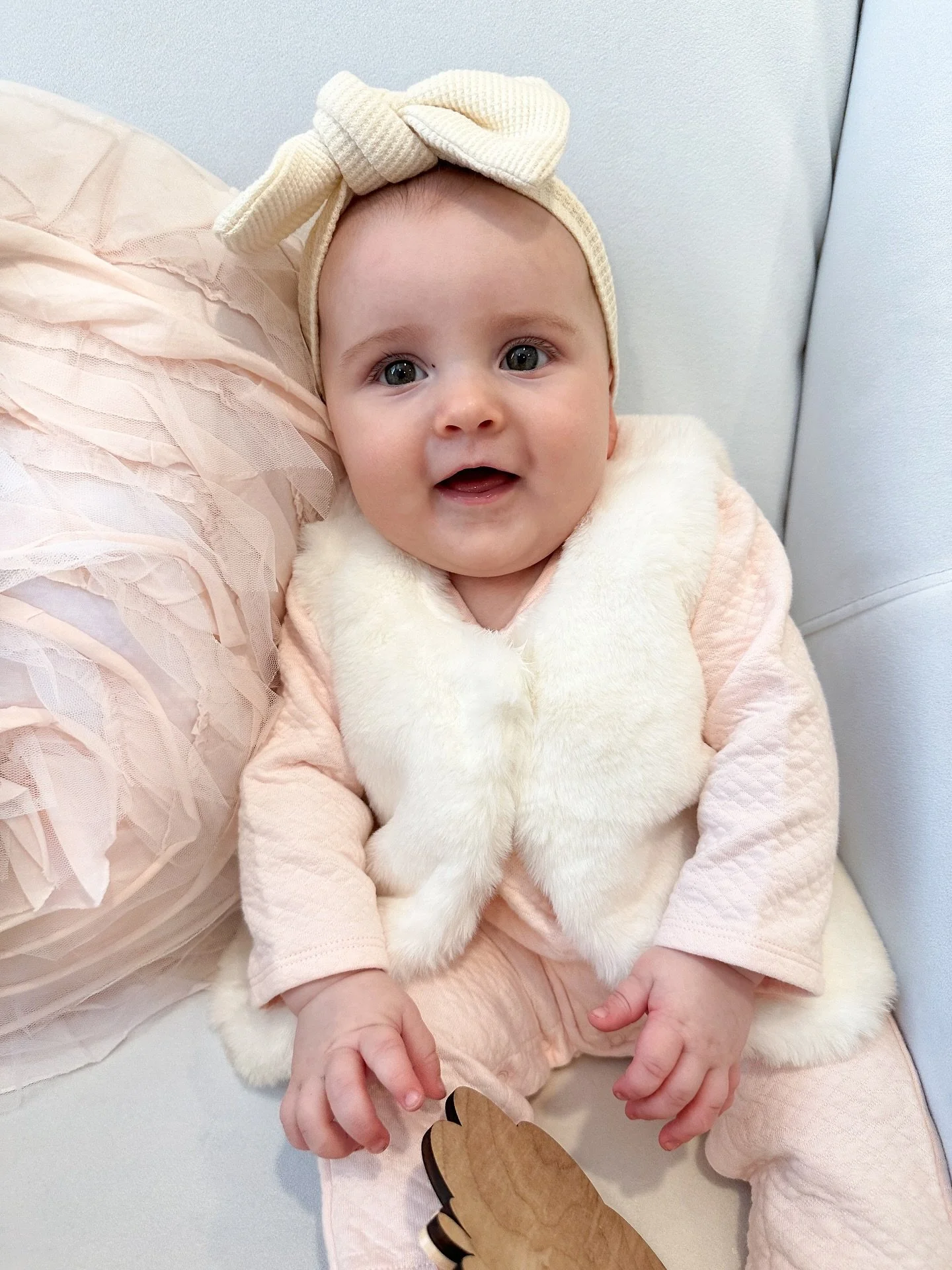 And just like that, my little baby is 7 MONTHS! So many changes happened all at the same time&hellip;she&rsquo;s  in her crib, she&rsquo;s eating food, she&rsquo;s trying to roll across the room. She&rsquo;s big enough for all these new activities (l