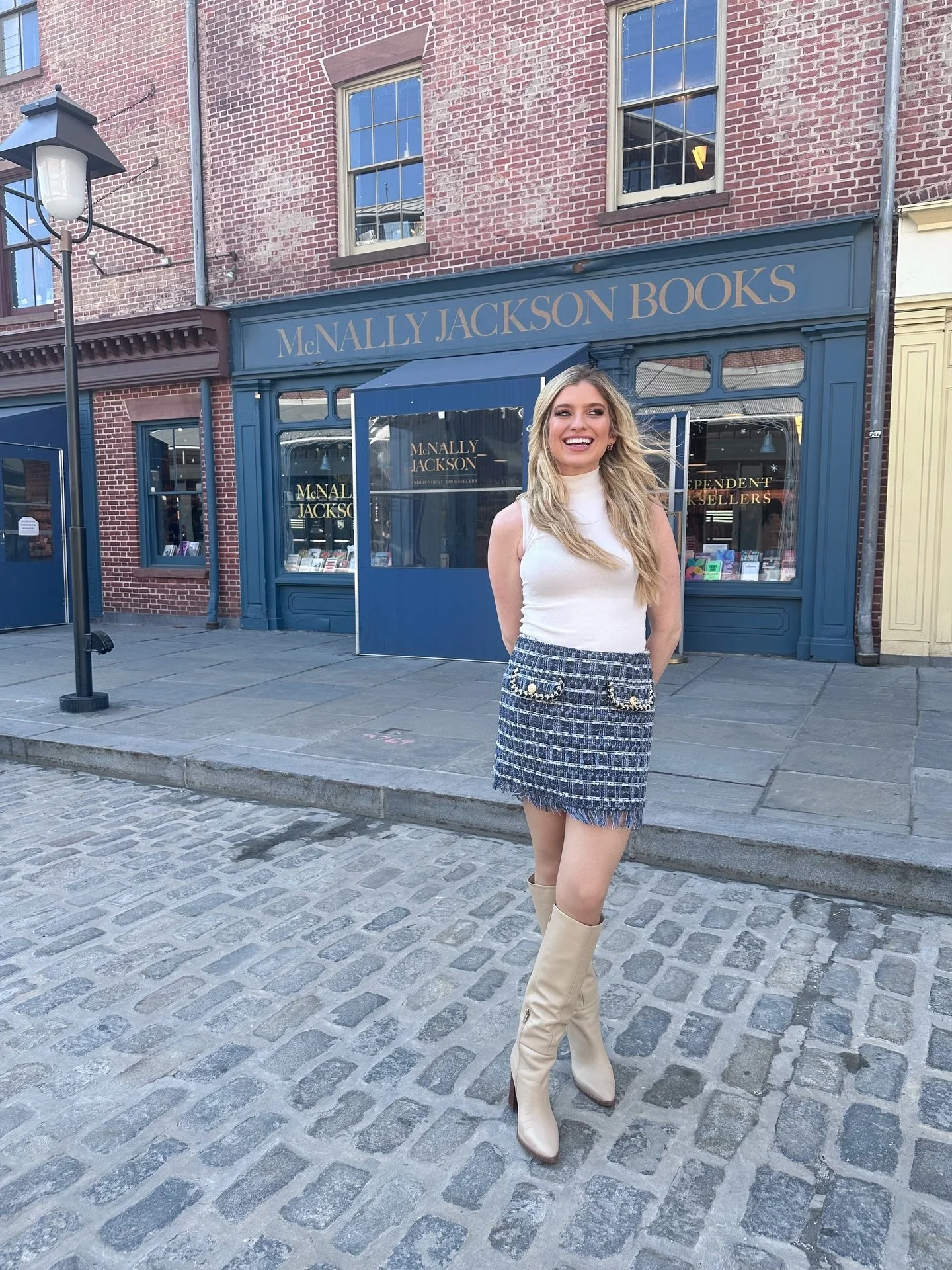 Forgot how healing a good bookstore can be for my soul 📖🩵

#bookworm #workingmom #momof2 #nycbookstores