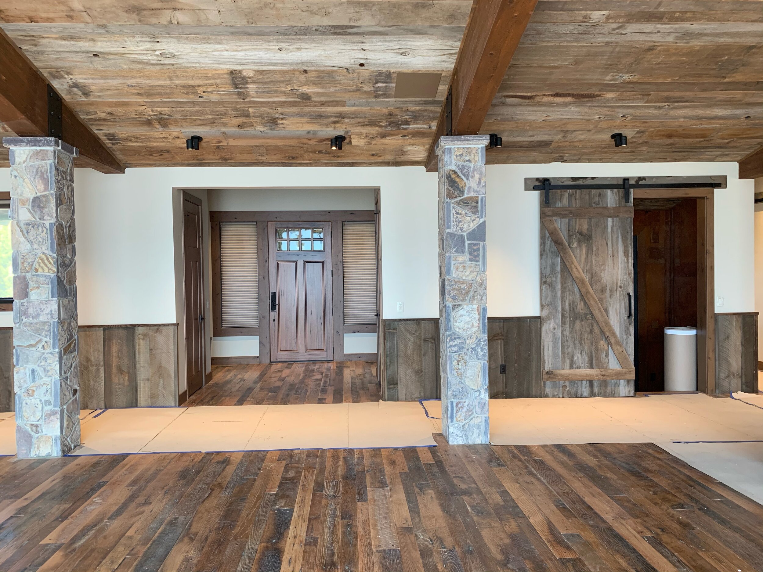 Reclaimed Prefinished & Pegged Oak