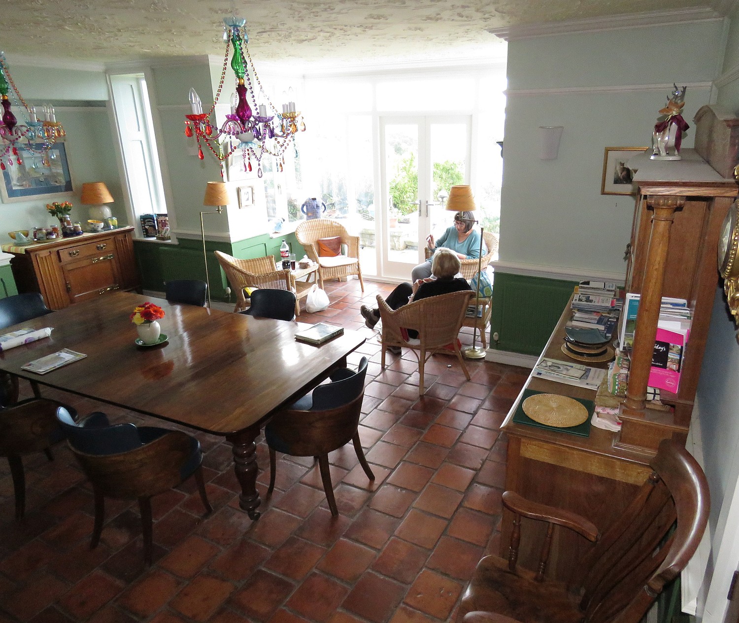 Dining room and sitting area overlooking the port at Pentower