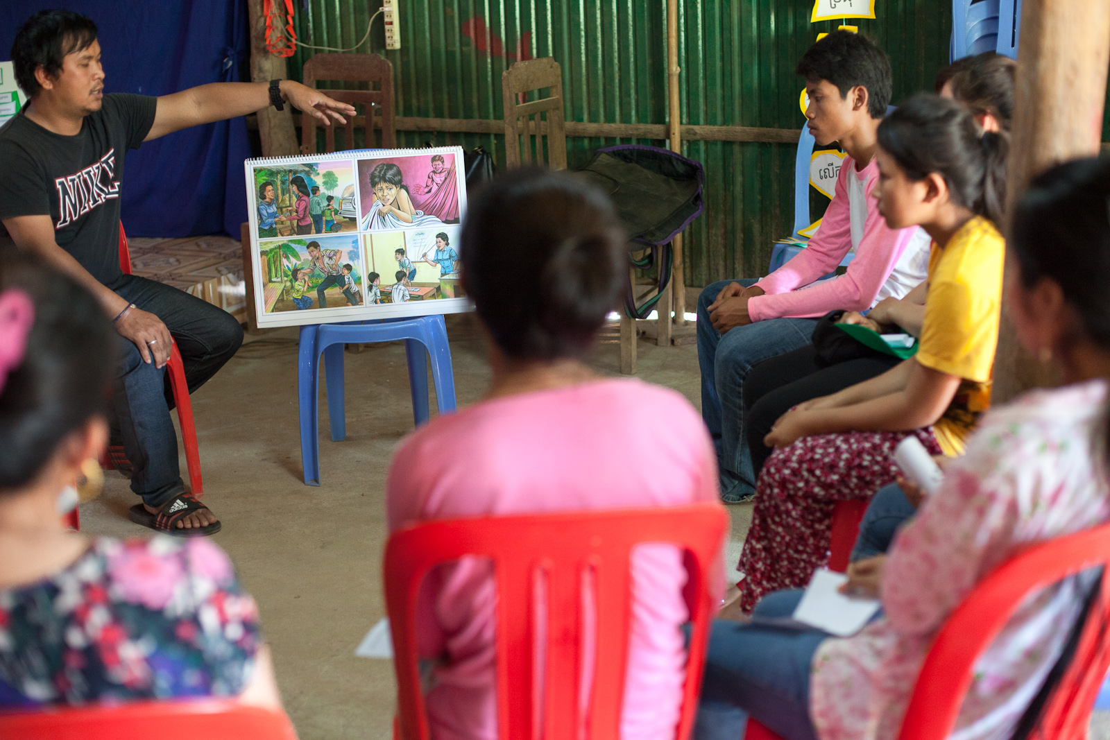 Phearom, Alongsiders Cambodia Coordinator, trains Alongsiders in Kandal Province to respond to child protection issues.
