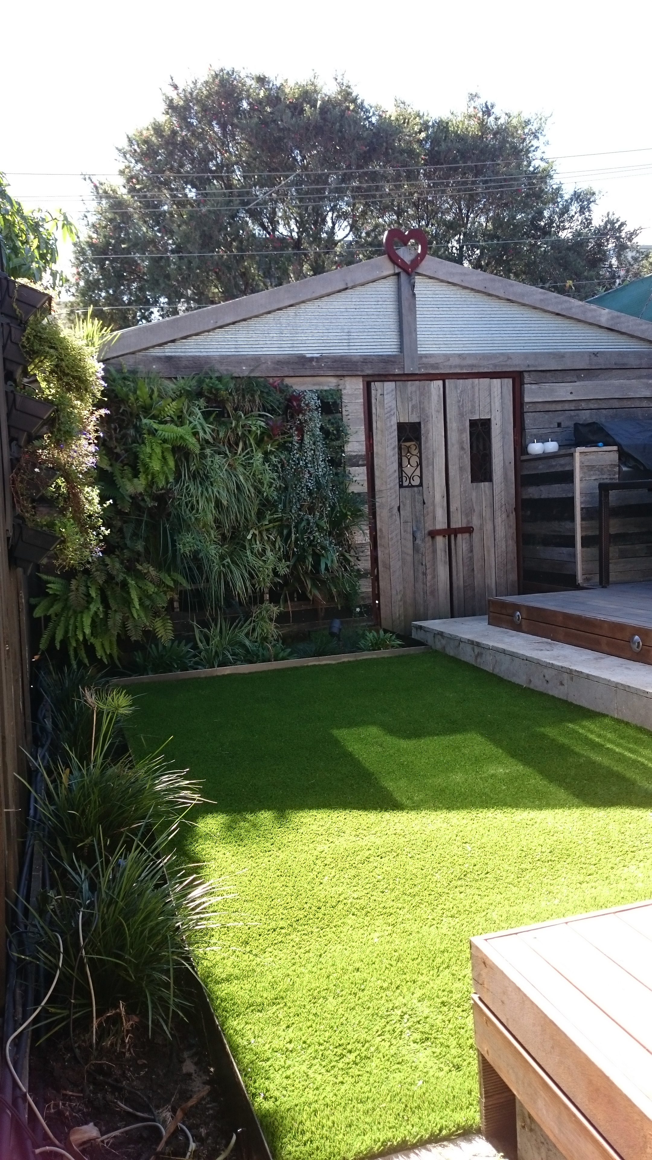 #small+space#green+walls#synthetic+grass#royal+Grass#backyard#fake+grass.png