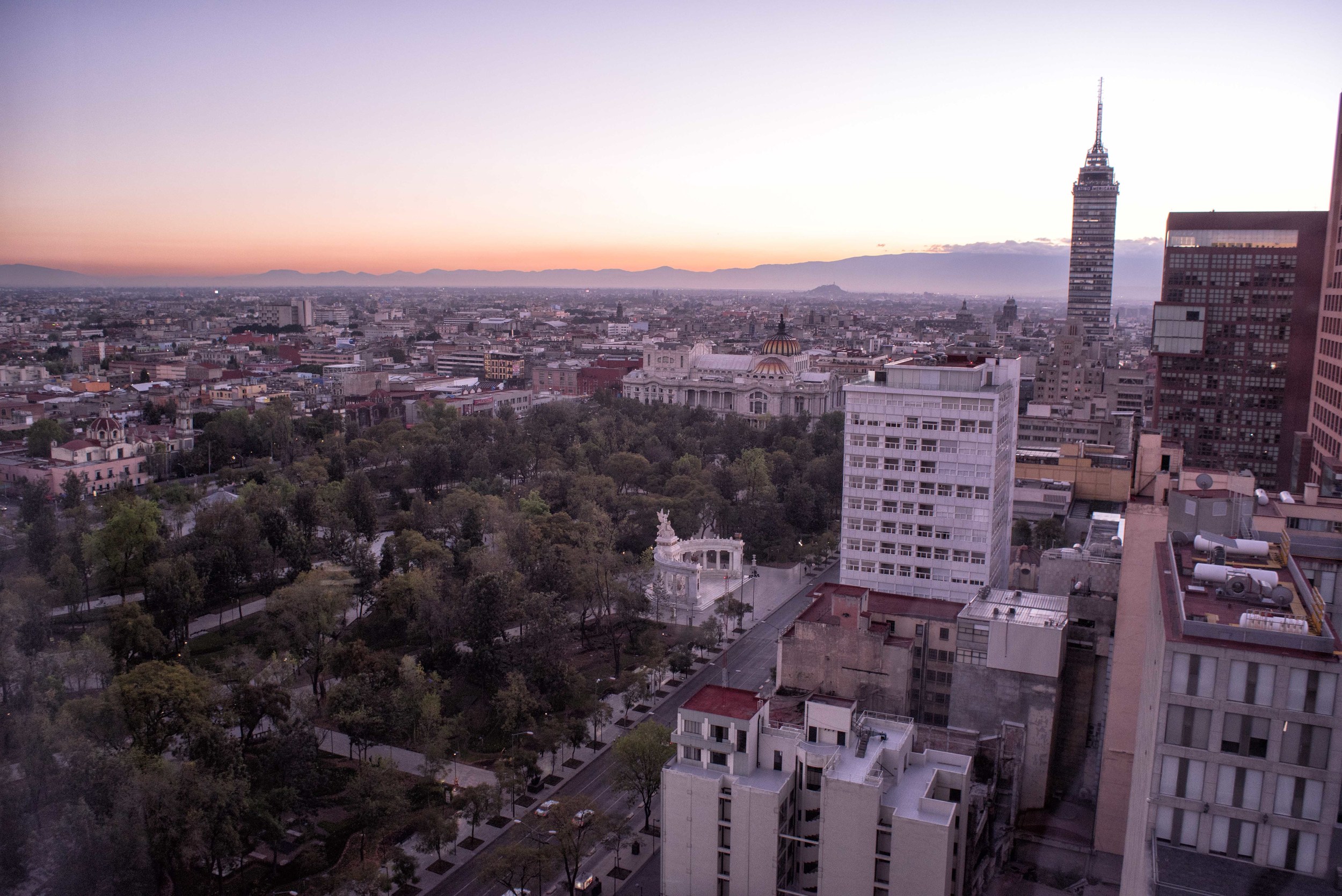  Sunrise on Ciudad de Mexico 
