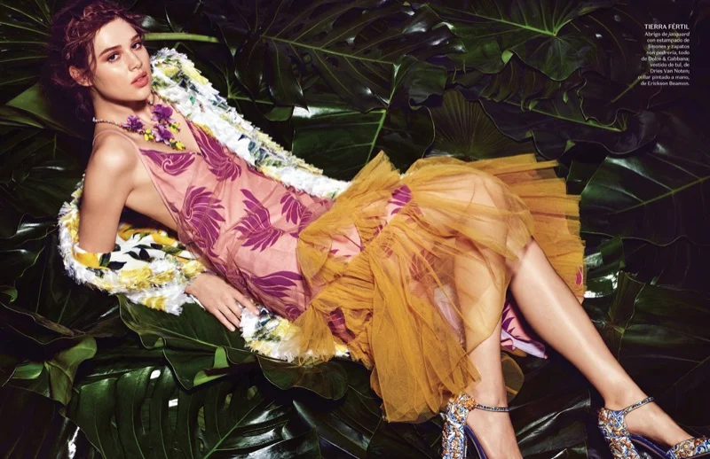 Anais-Pouliot-Vogue-Mexico-April-2016-Editorial05.jpg