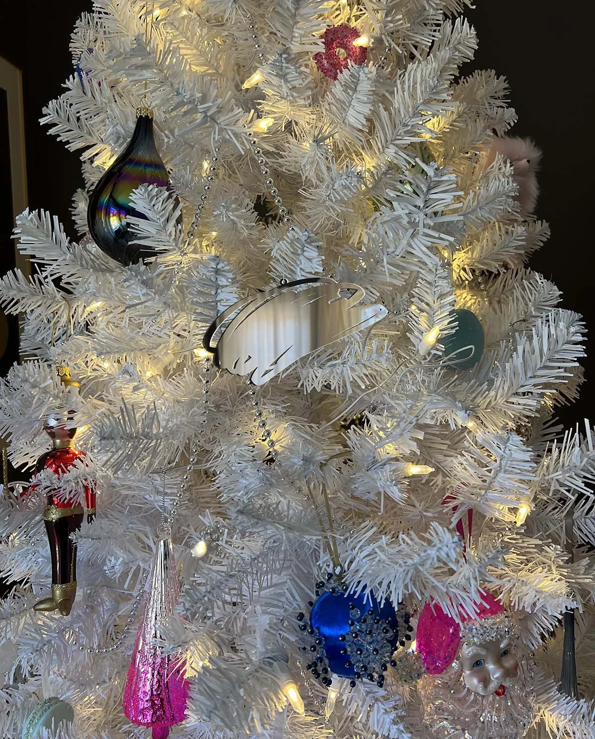 ____RoundOrnament_ontree 2 small.jpg