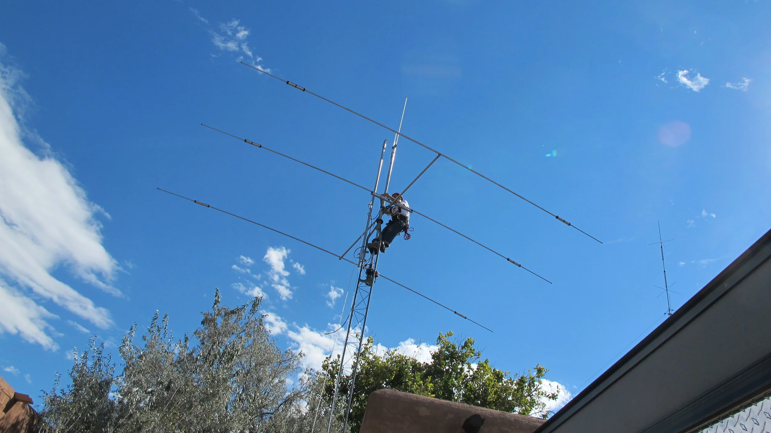 The Mosley goes up at N5SQR !