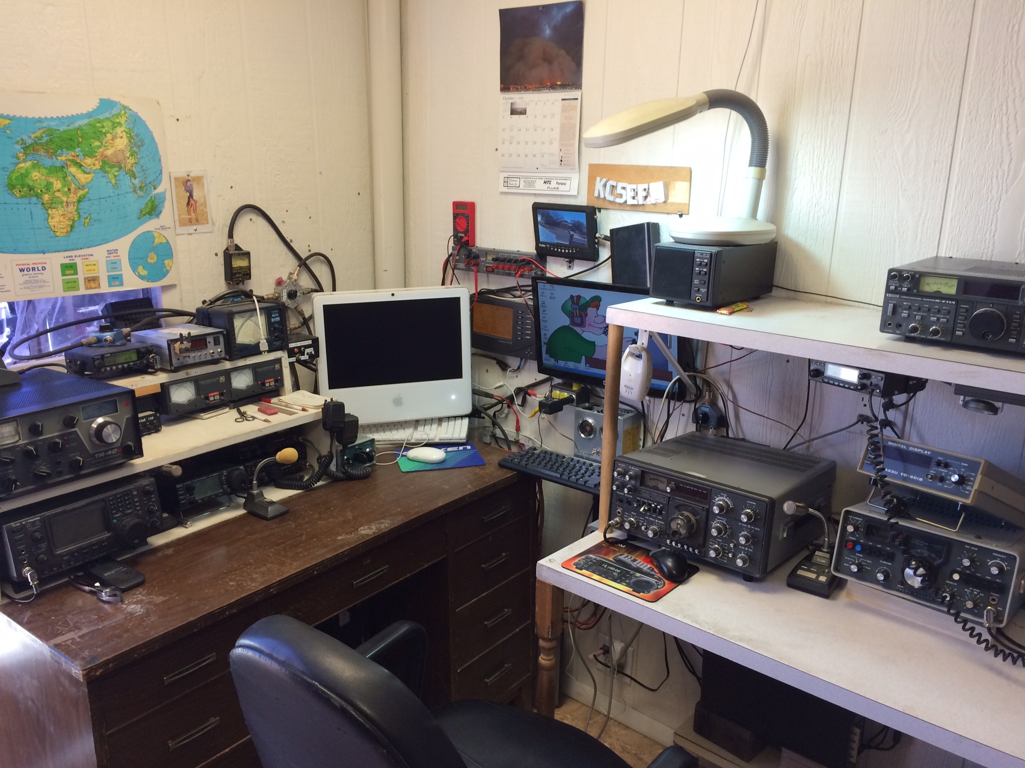 KC5EFM Ham Shack.