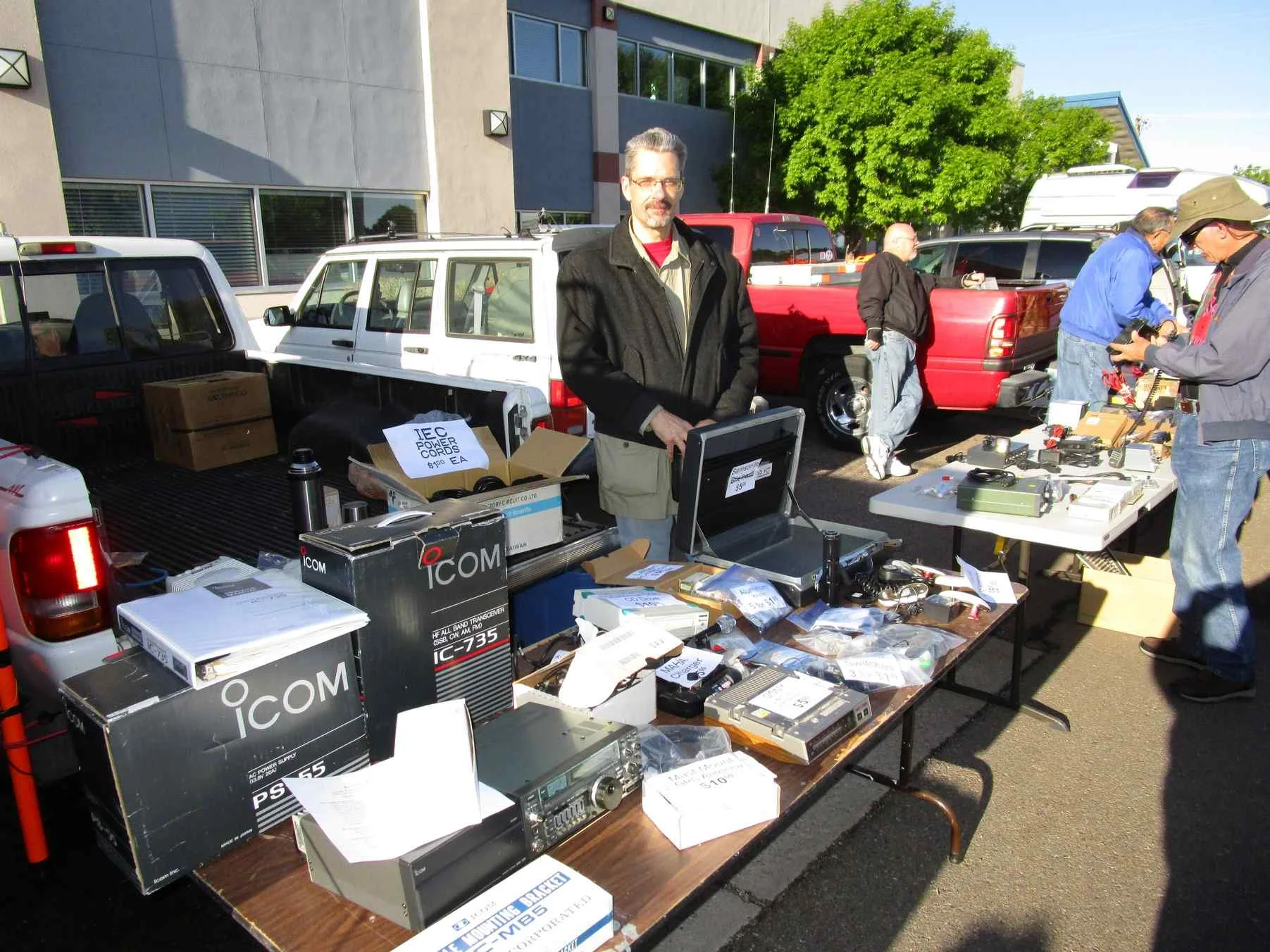 2016 Apr'16 Tailgate_sm_04.jpg