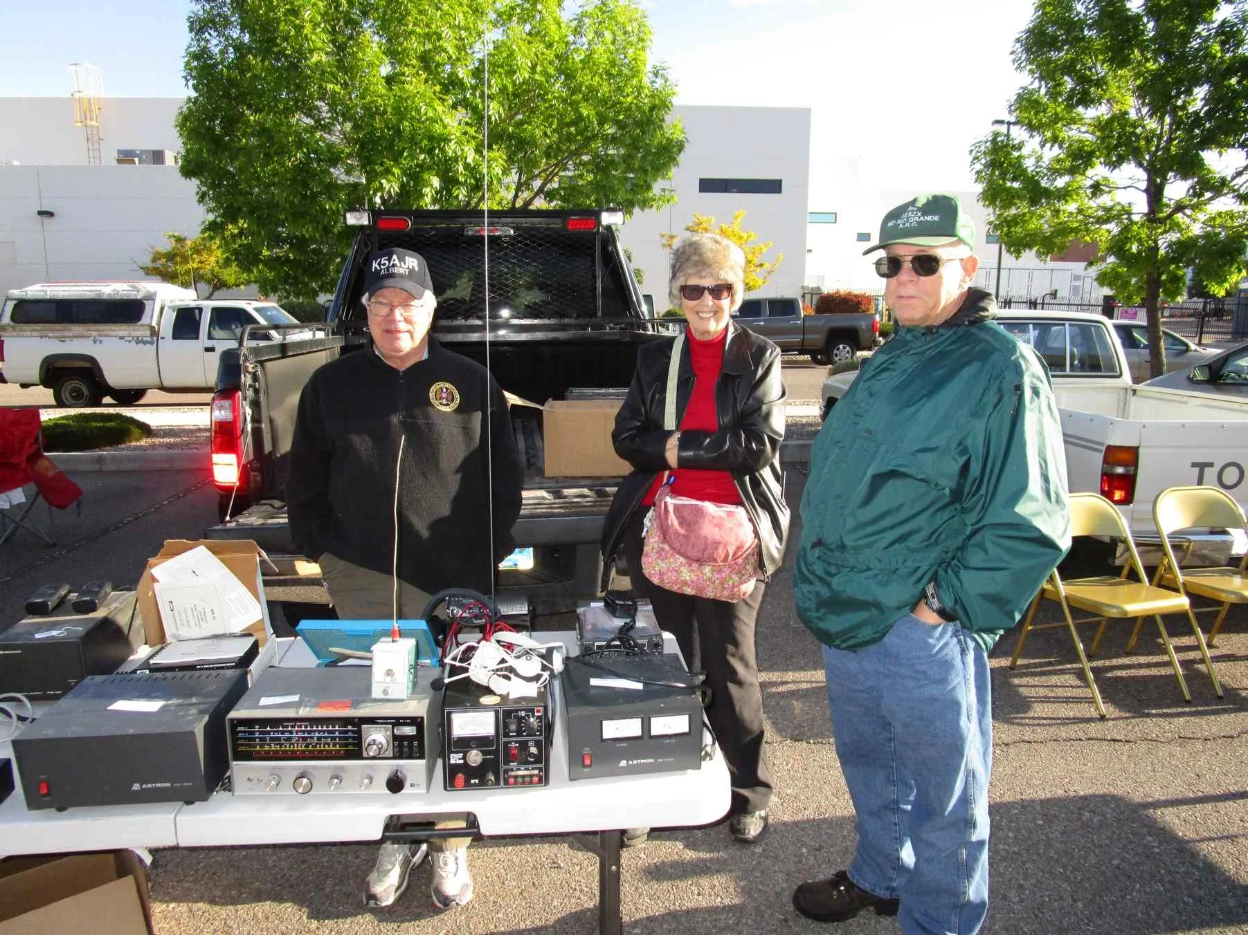 2016 Apr'16 Tailgate_sm_05.jpg