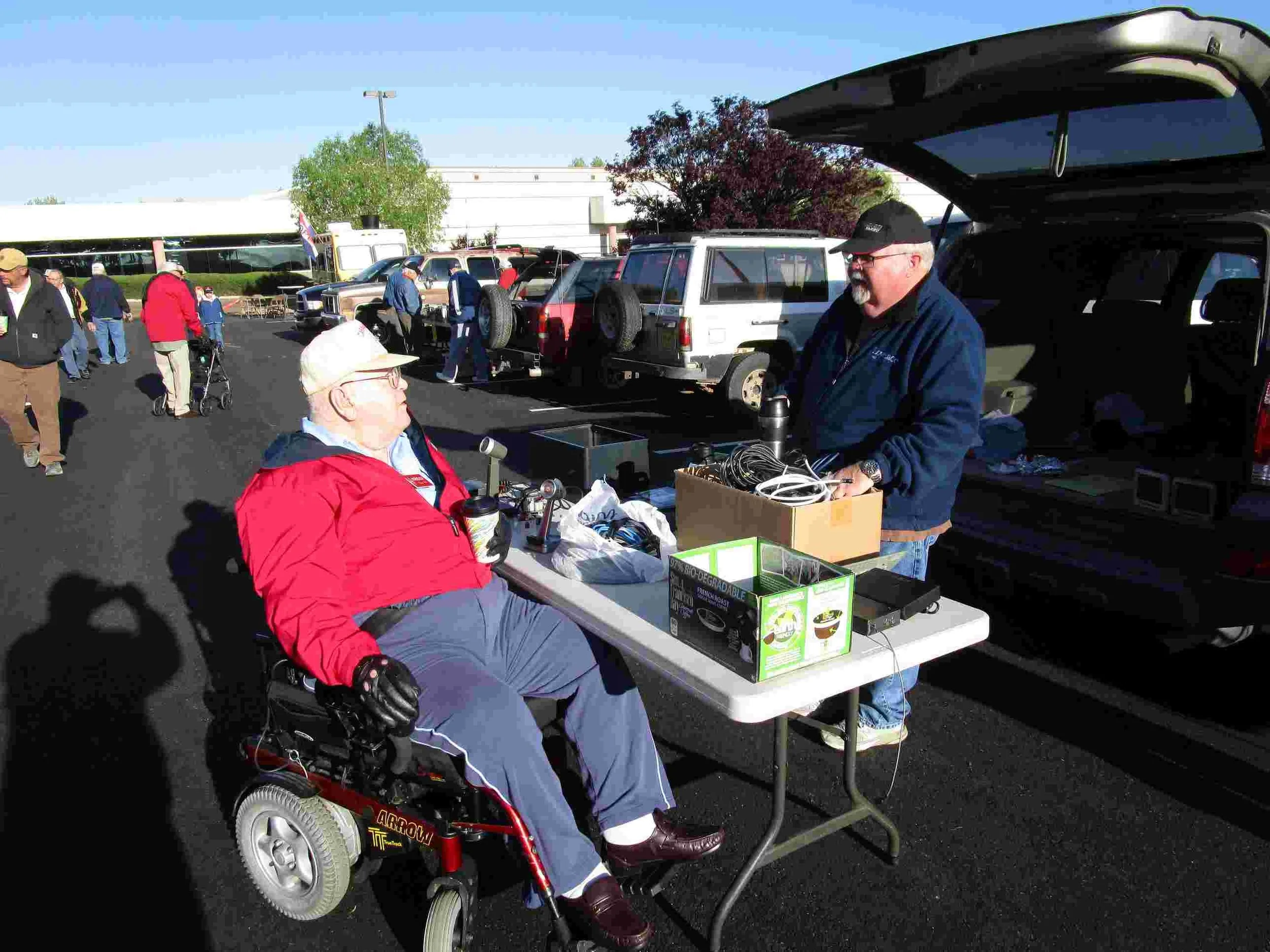 Apr'15 Tailgate_sm_03.jpg