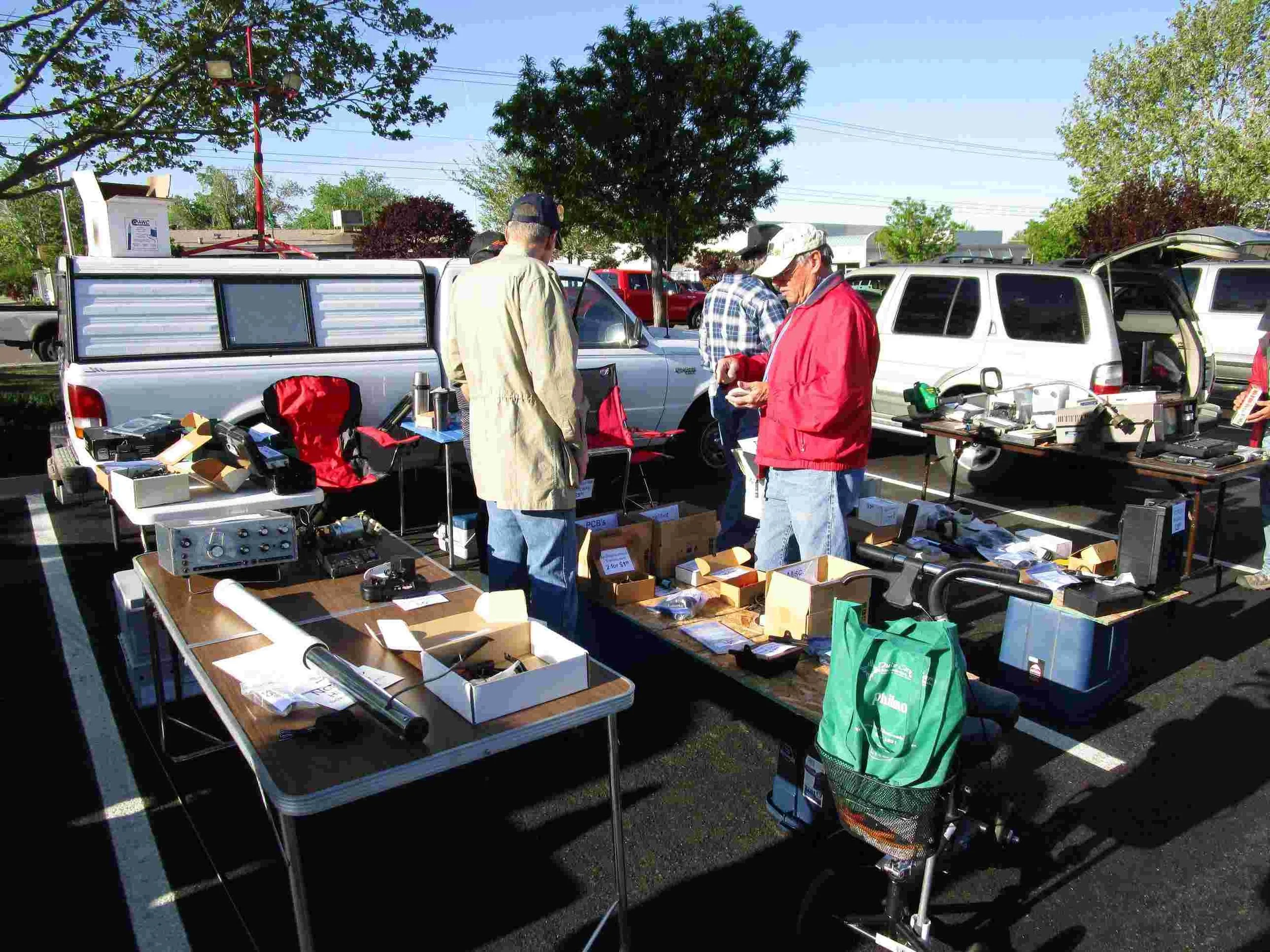Apr'15 Tailgate_sm_08.jpg