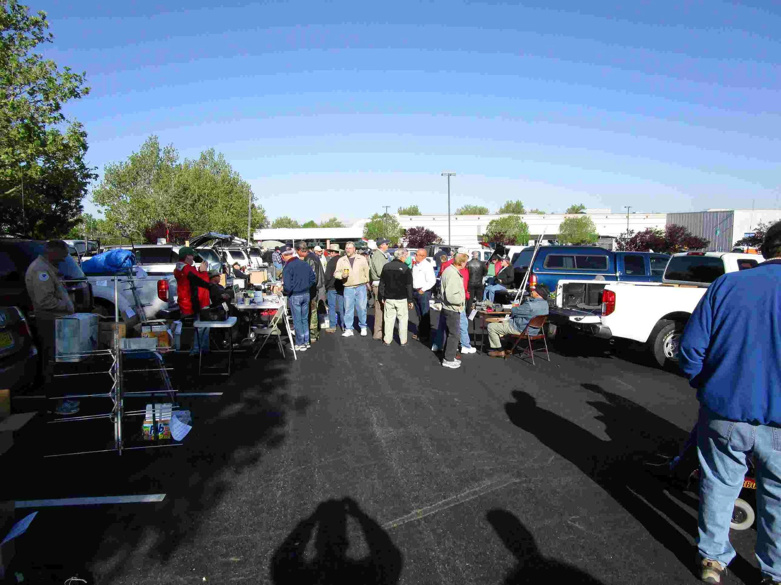 Apr'15 Tailgate_sm_14.jpg