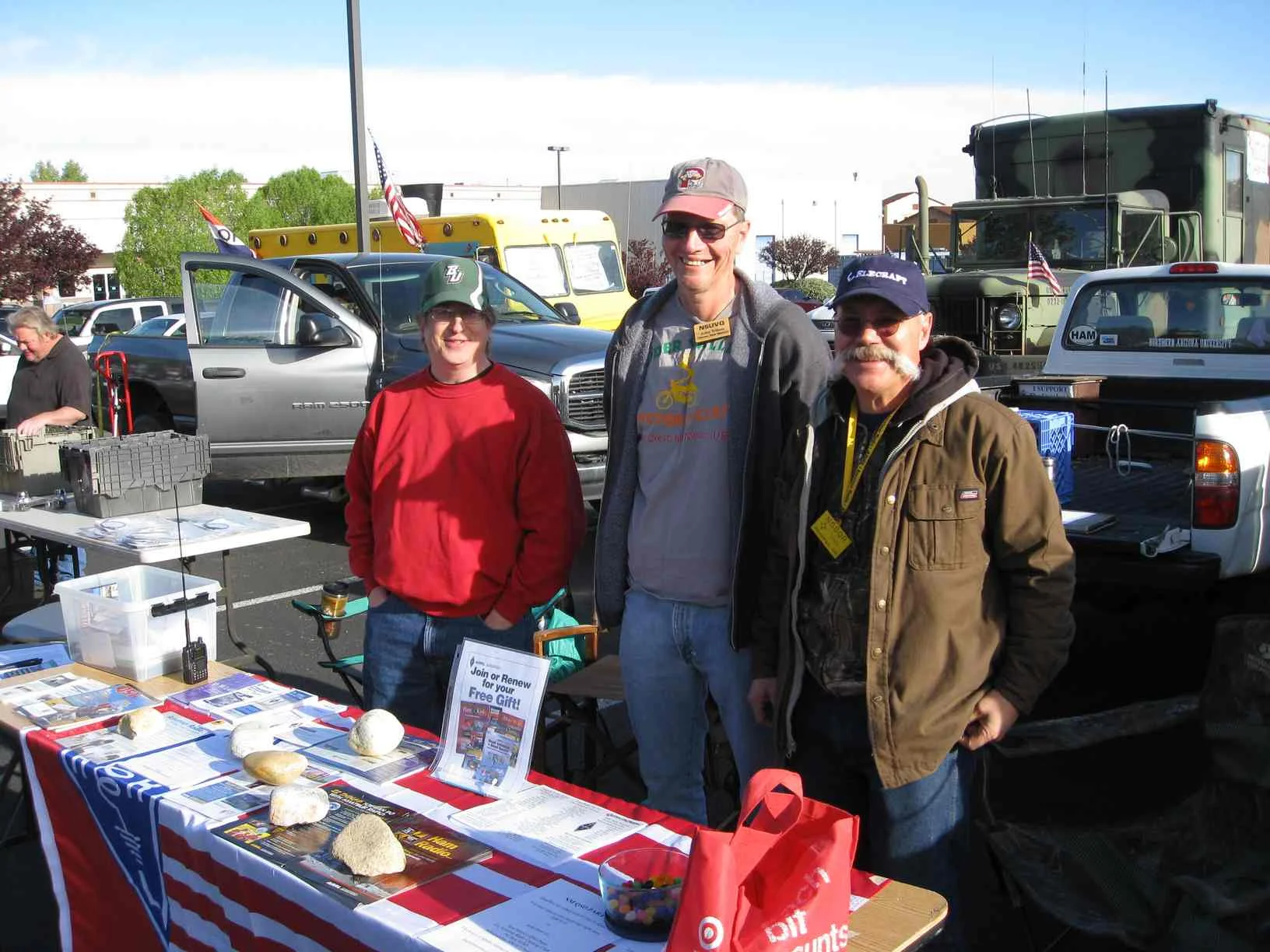 Tailgate Apr'14_sm -03.jpg