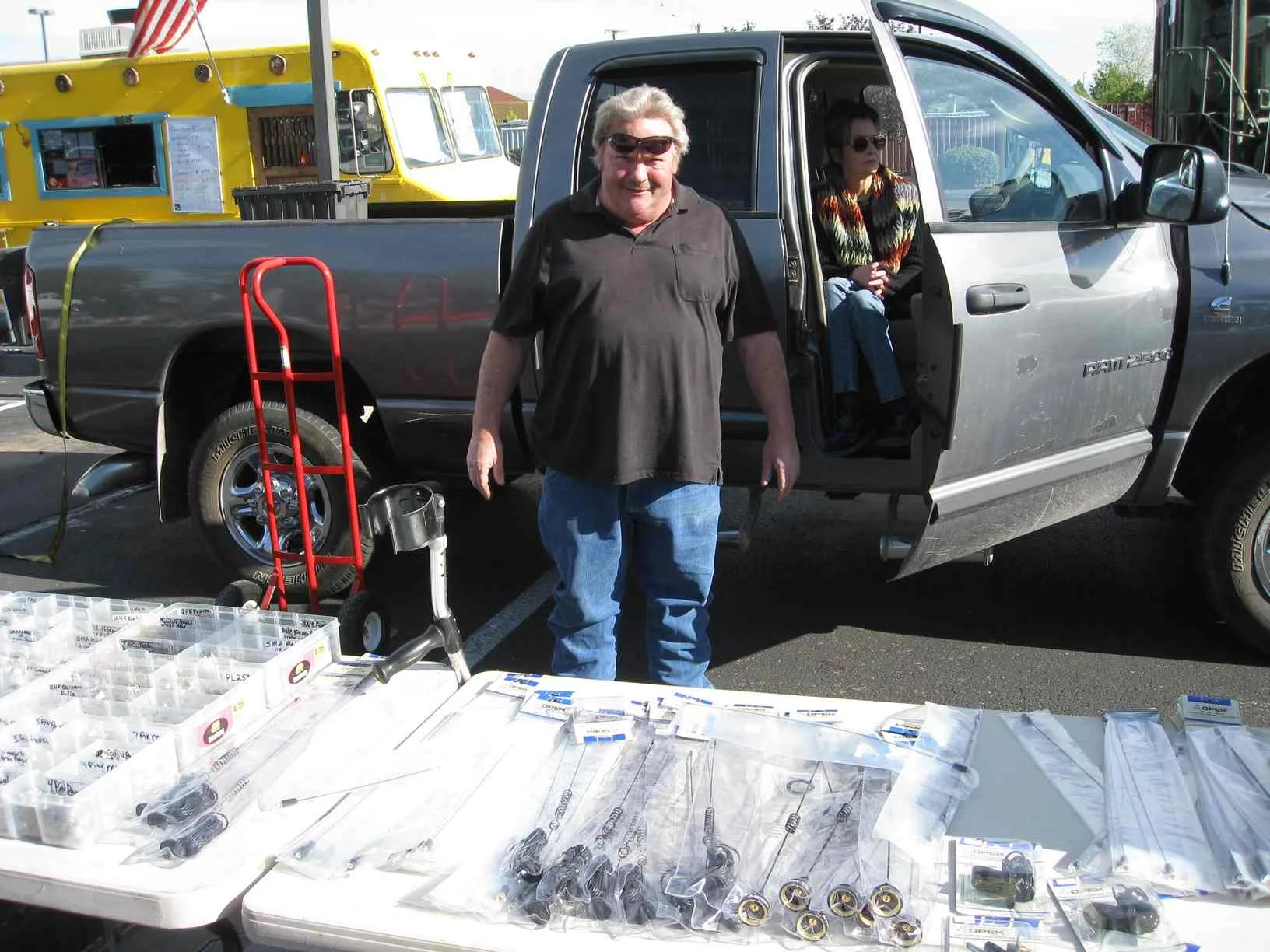Tailgate Apr'14_sm -10.jpg