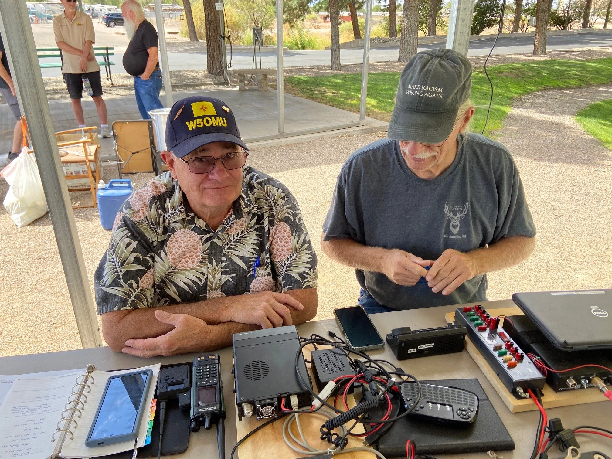 Jeff W5OMU &amp; Robert KC5UKE fixing something?