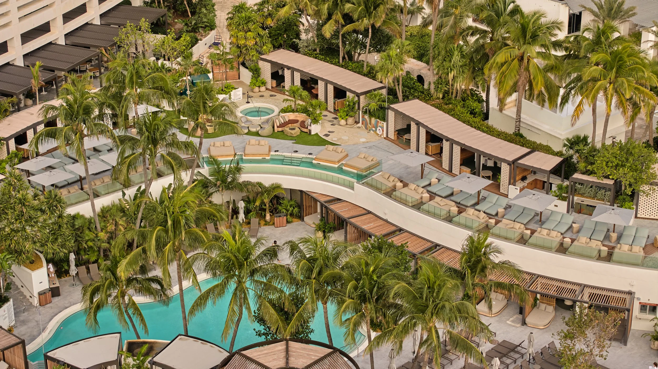 DJI_20260204074446_0114_D-hotel-photographer-resort-luxury-lifestyle-chicago-florida-miami.jpg