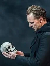 HAMLET+WITH+SKULL.jpg