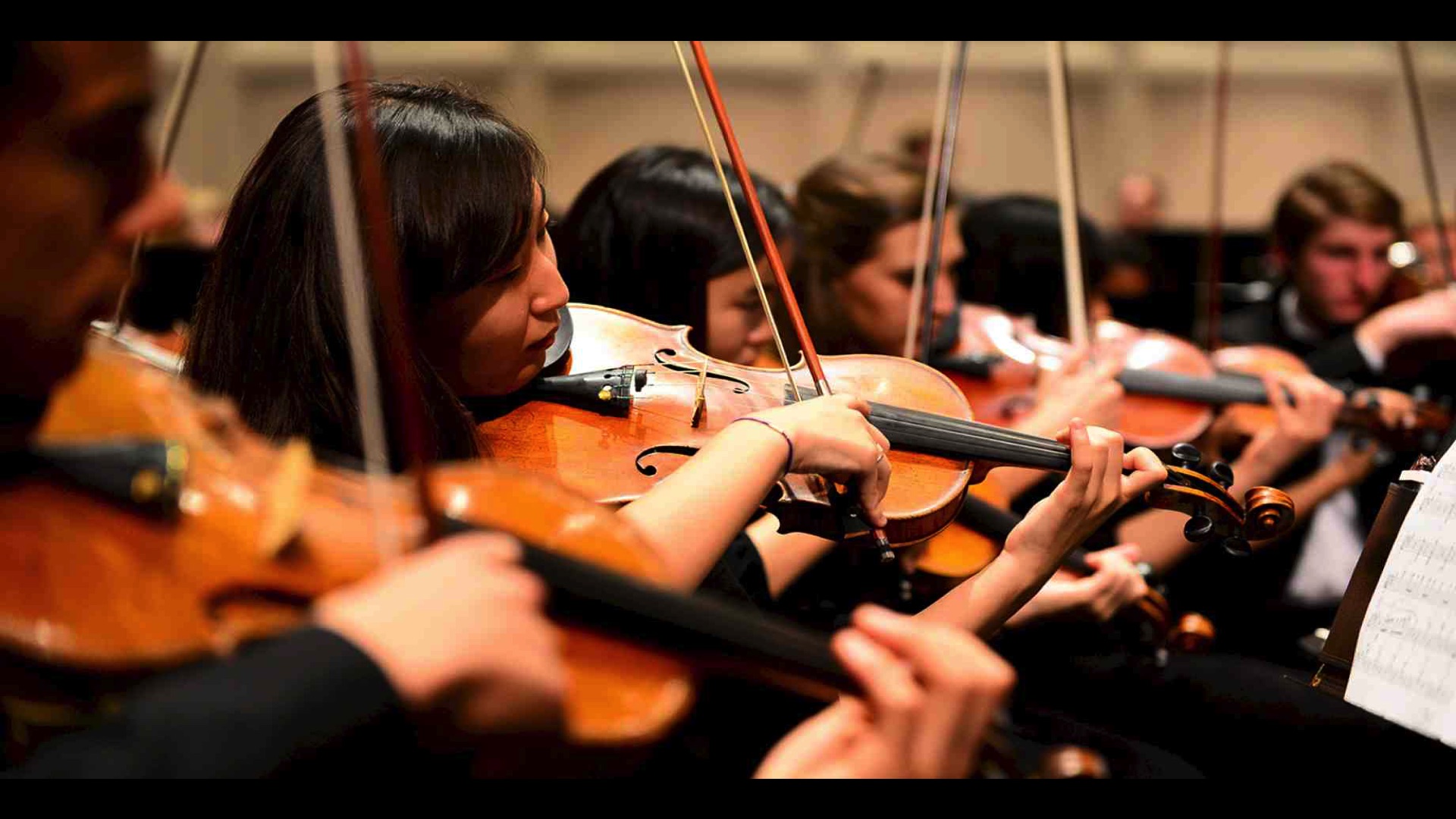 Проблема современной музыки. Современные музыканты. Современный оркестр. Скрипичный концерт. Оркестр скрипачей.