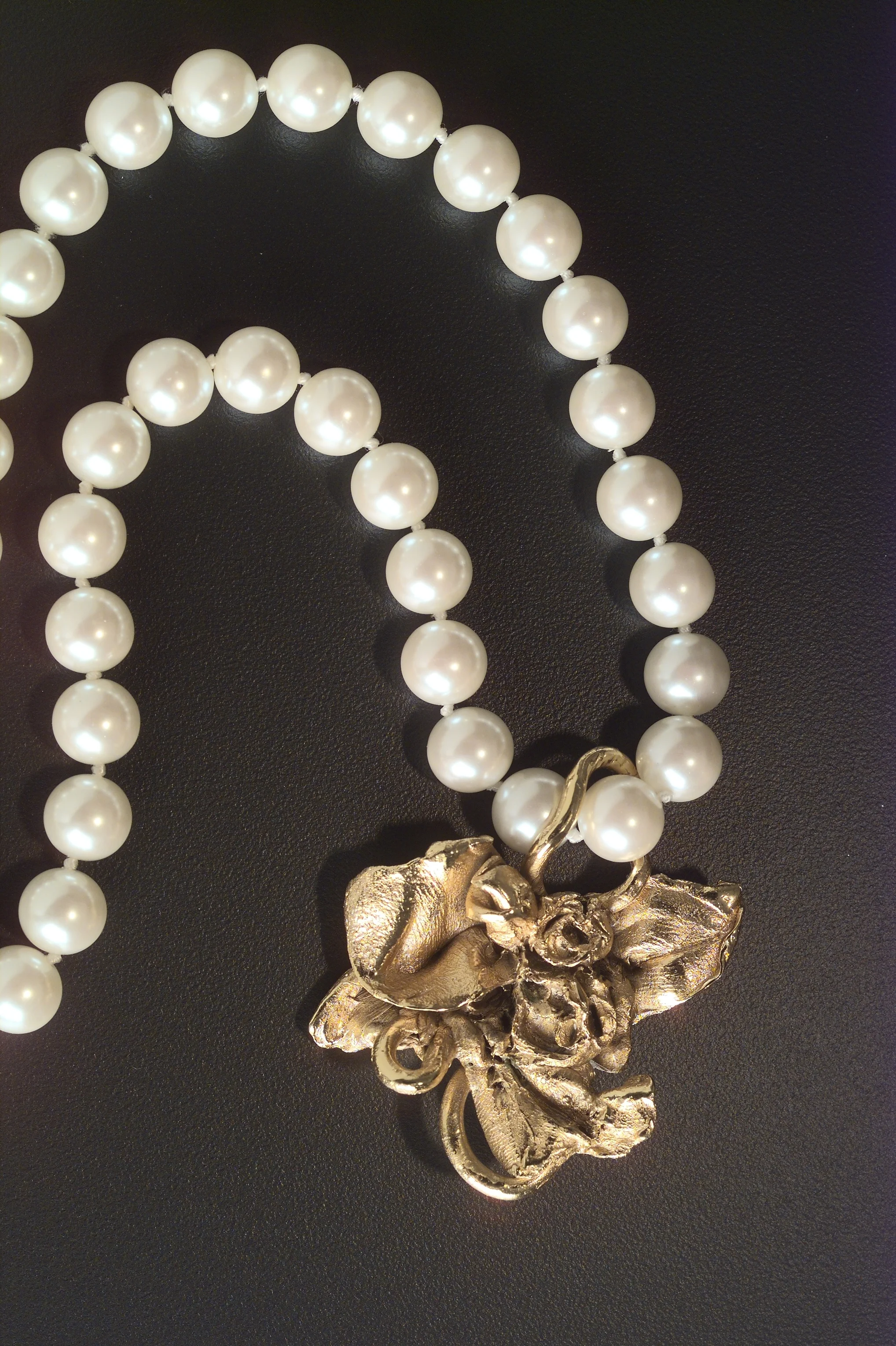 gold pendant with pearls.jpg