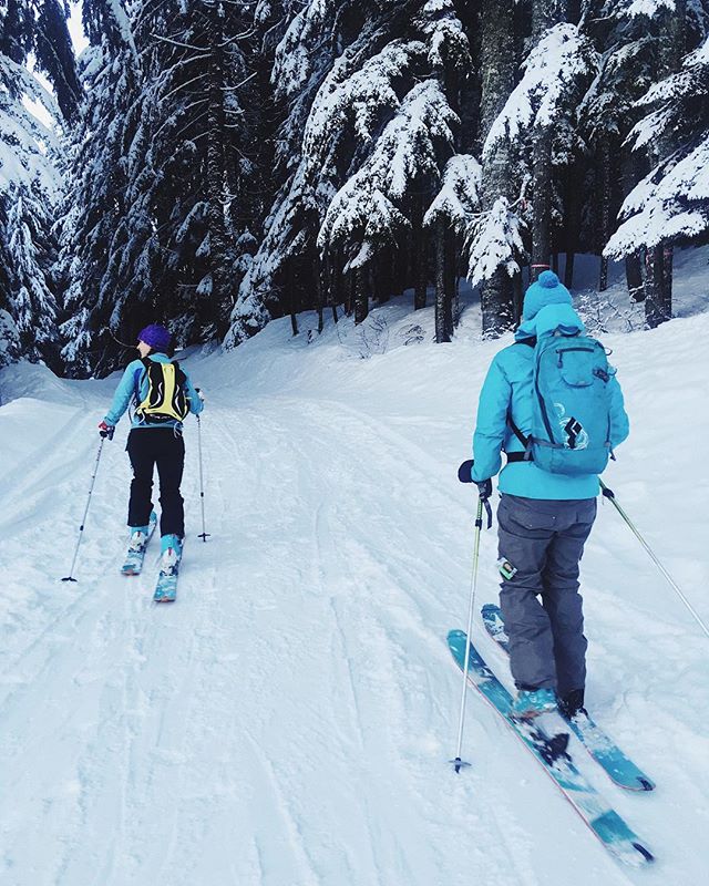 First sunny skin of the season at the pass! Thanks for a beautiful NYE tour @hillfinn @dirtrockmtn! 🏔 ☀️