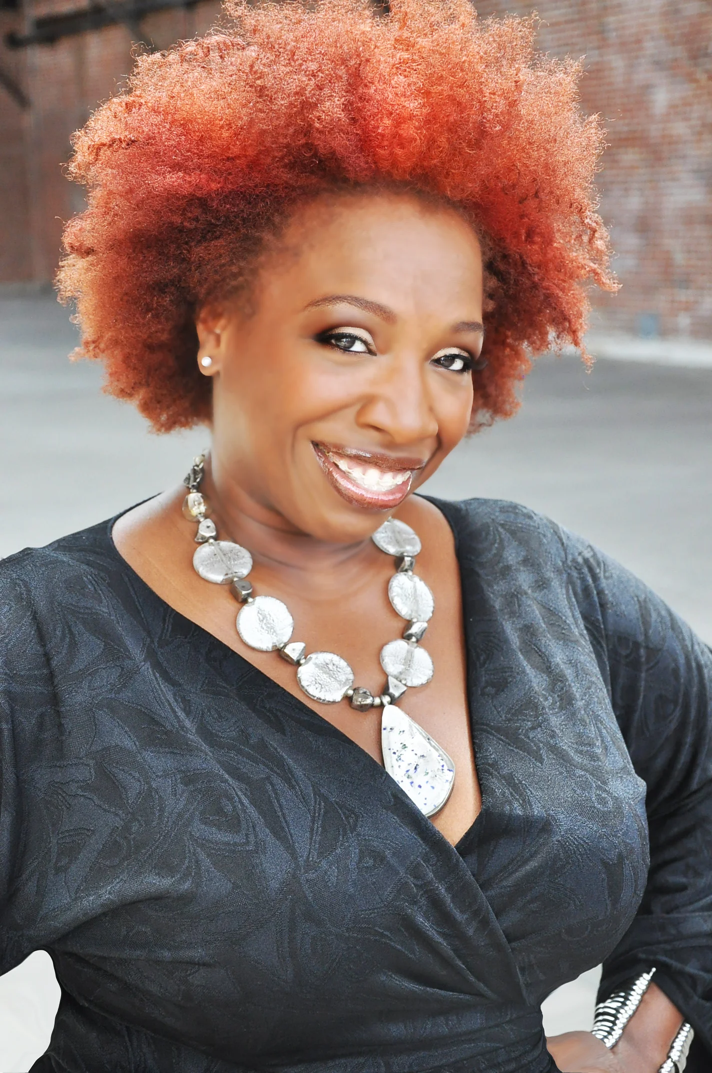 lisa-nichols-bio-pic.jpg