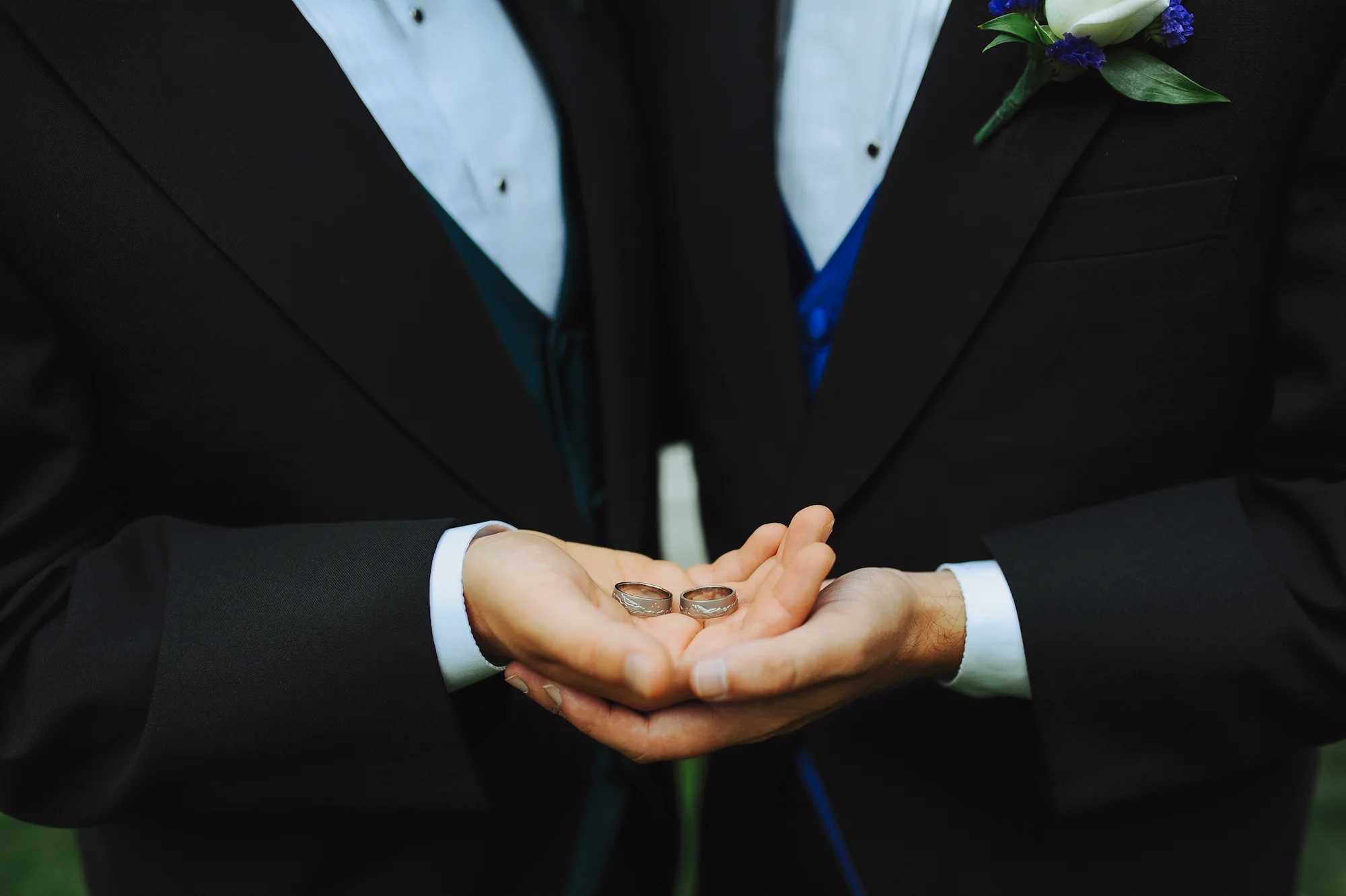 par_weddingrings1.jpg