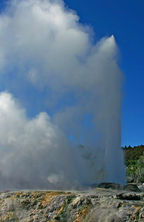 03_stybar_3.2_pohutu_geyser.jpg
