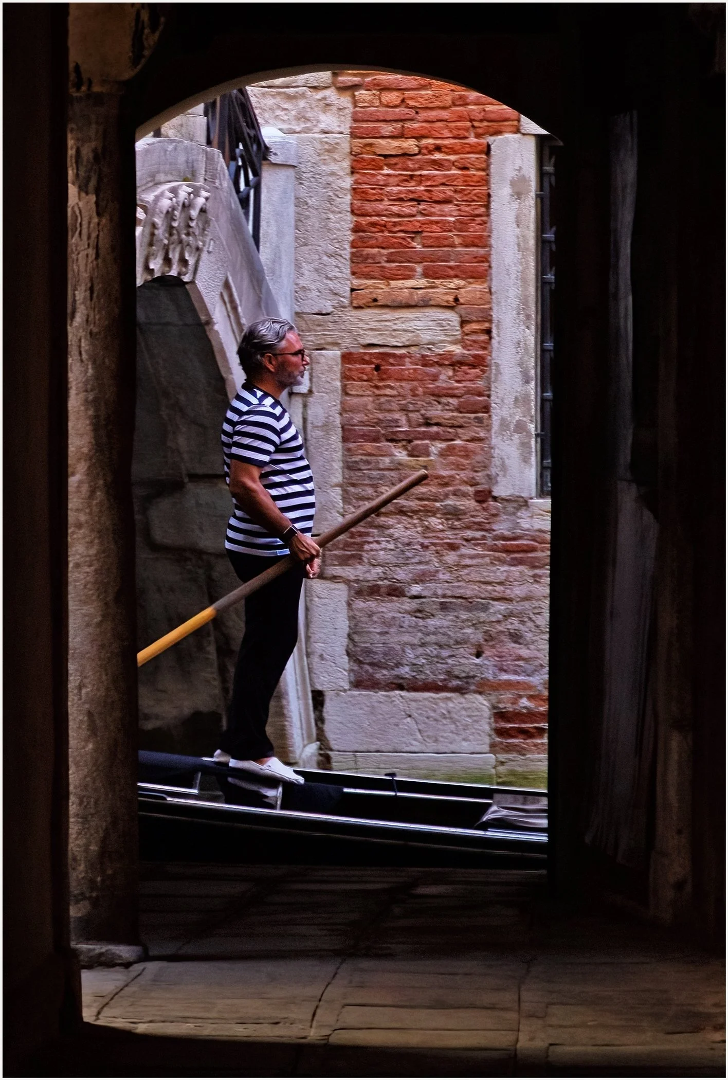 Brenda Jones EFIAP FAPS - Passing By - 9 Merit