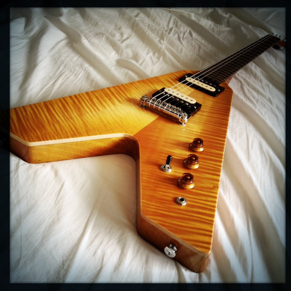 Haze Guitars Vee-Twin 01.jpg