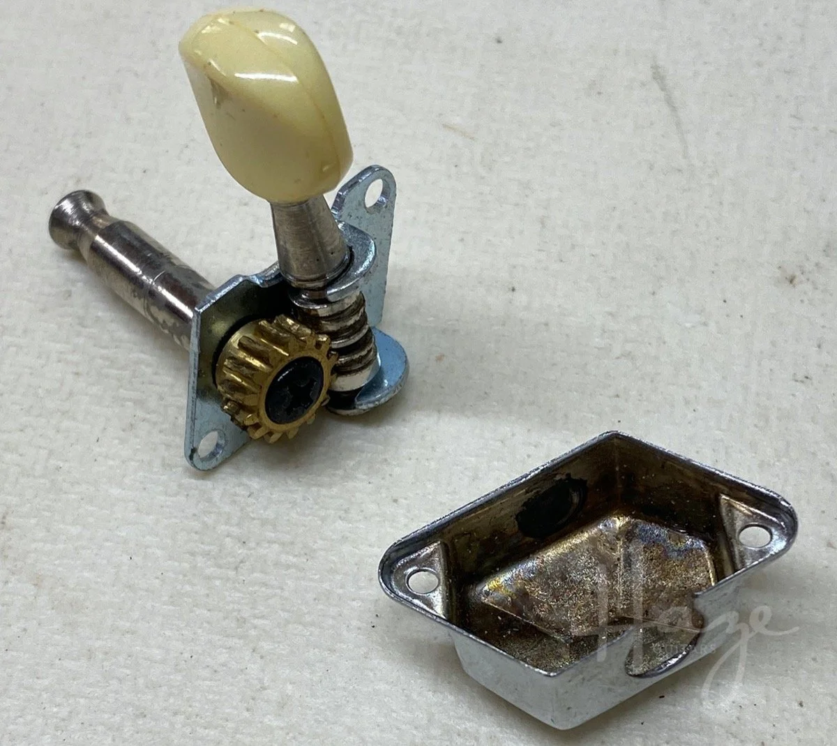 Dealing with Sticky Tuners — Haze Guitars