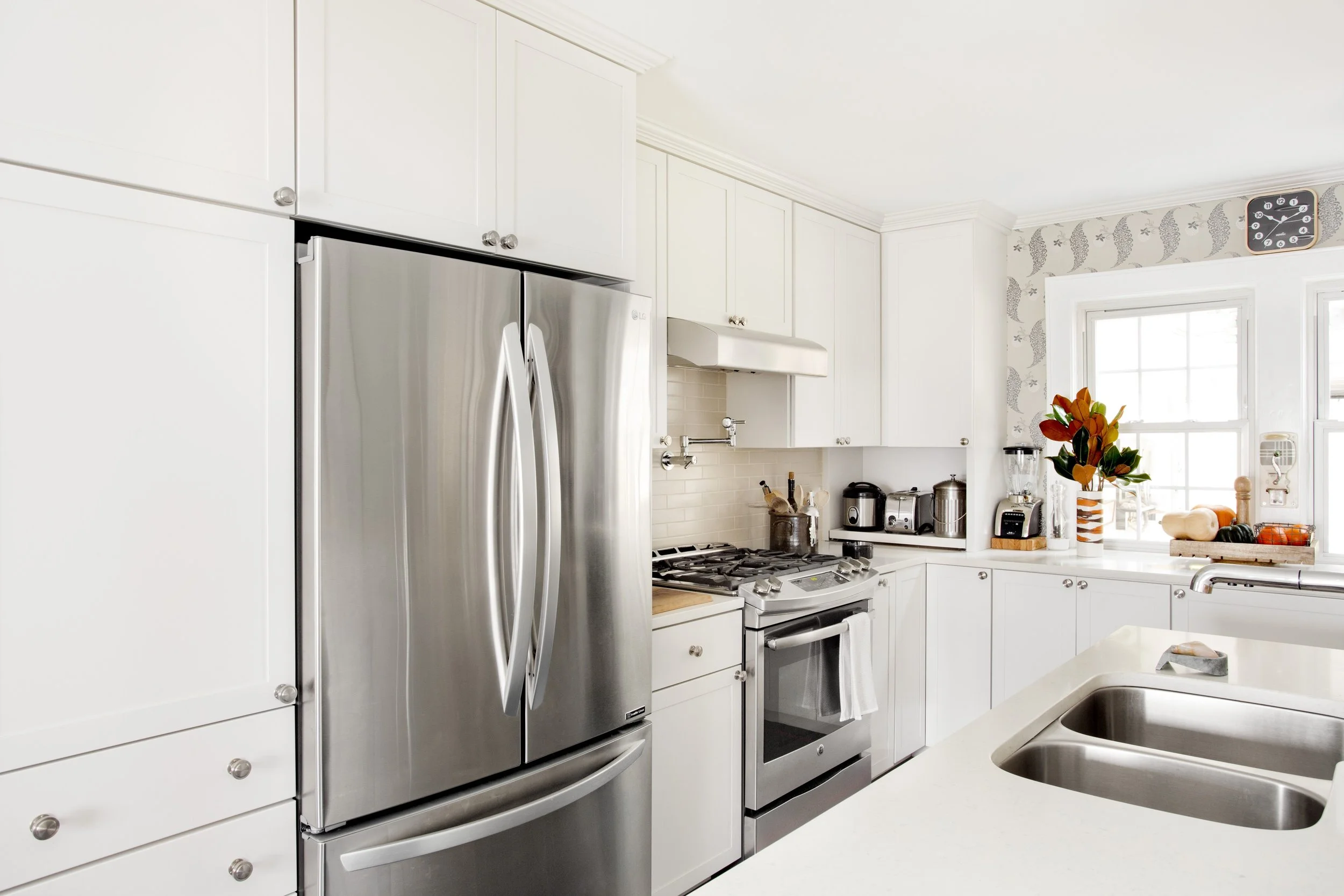 KELHI_MODERN_KITCHEN_DESIGNS_FOR_SMALL_SPACES_1.jpg