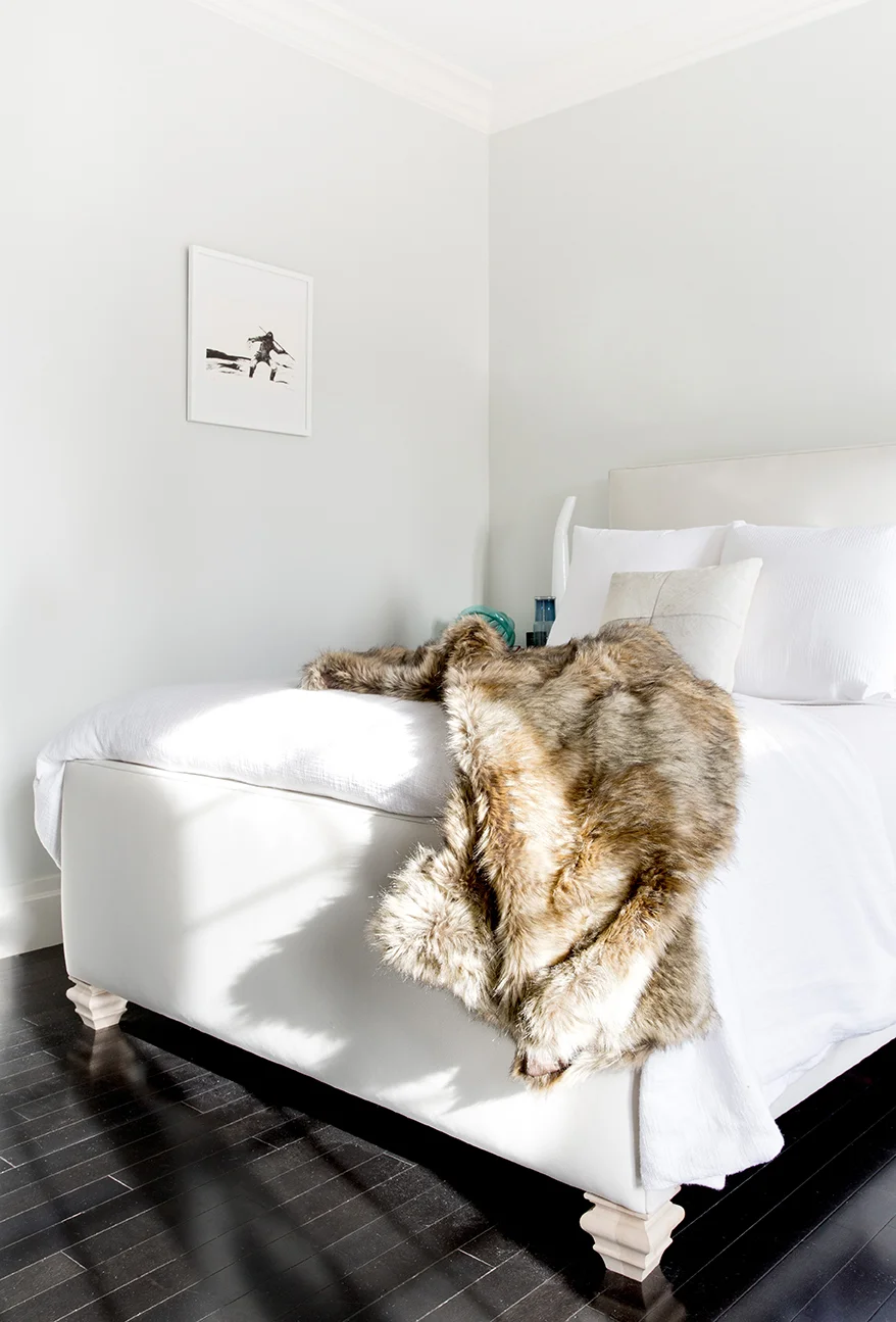WHIW78_PAMELADAILEYDESIGN_CUSTOM-BED-MASTER-BEDROOM-WHITE.jpg
