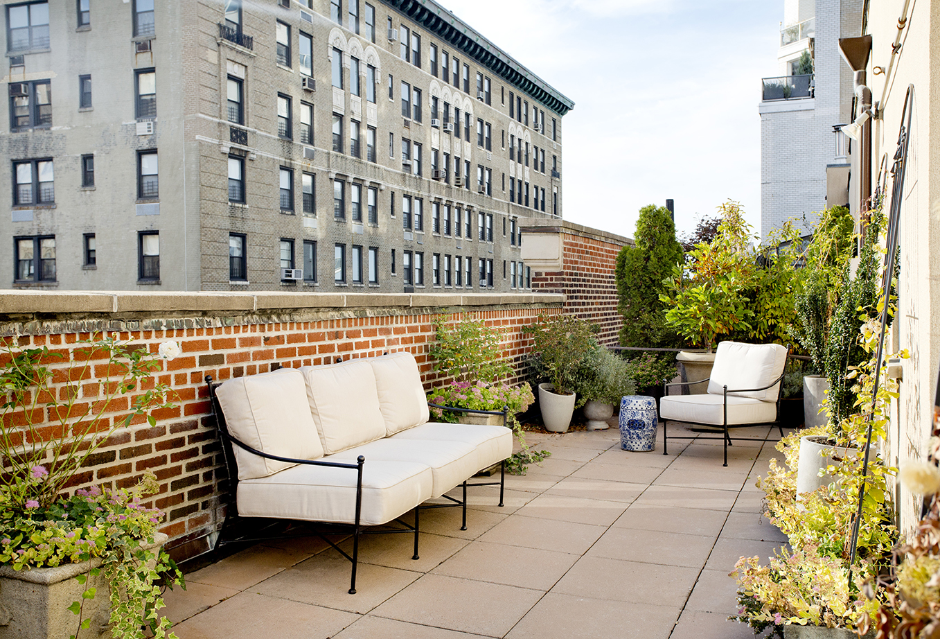WHIW78_PAMELADAILEYDESIGN_NYC-PENTHOUSE-TERRACE-VIEW-1.jpg