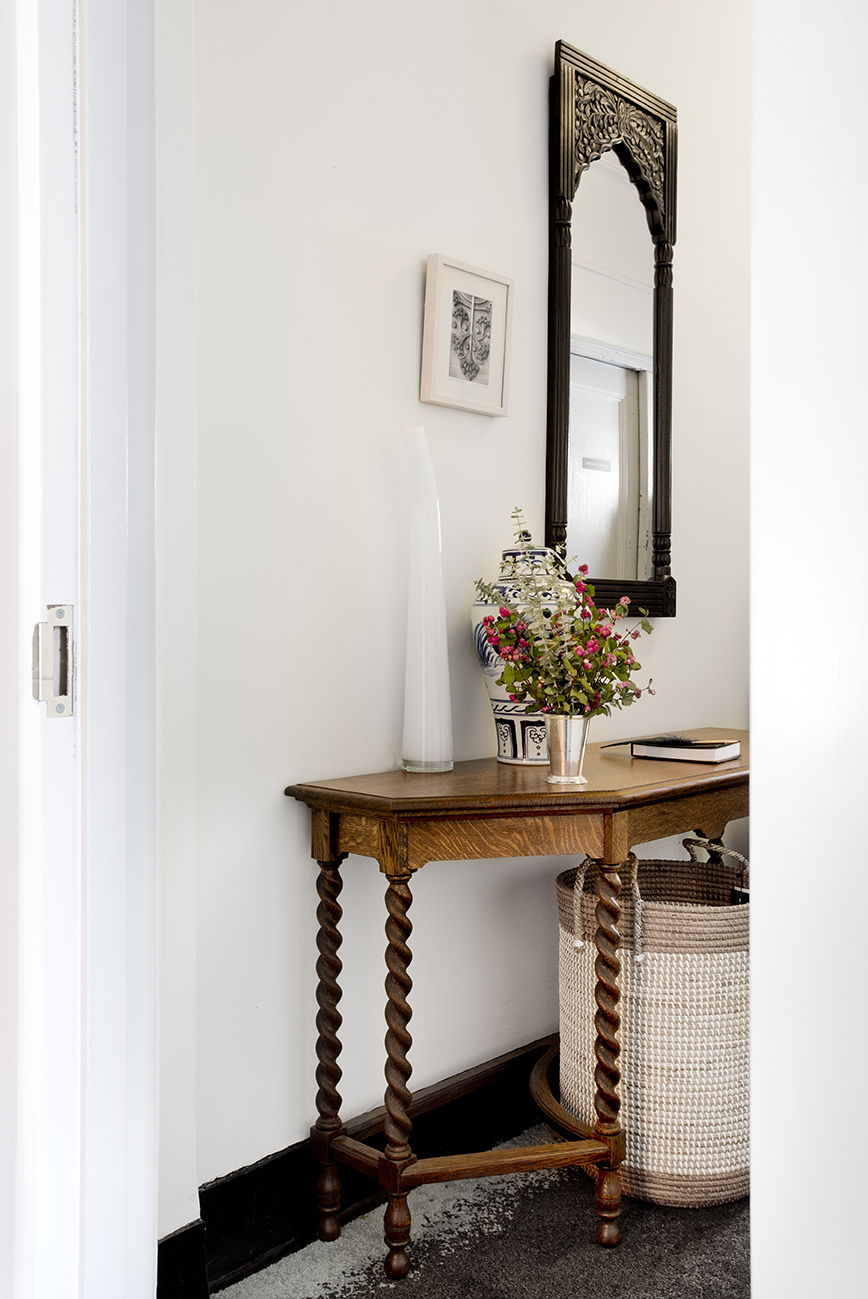 WHIW78_PAMELADAILEYDESIGN-FOYER-TABLE-BASKET.jpg